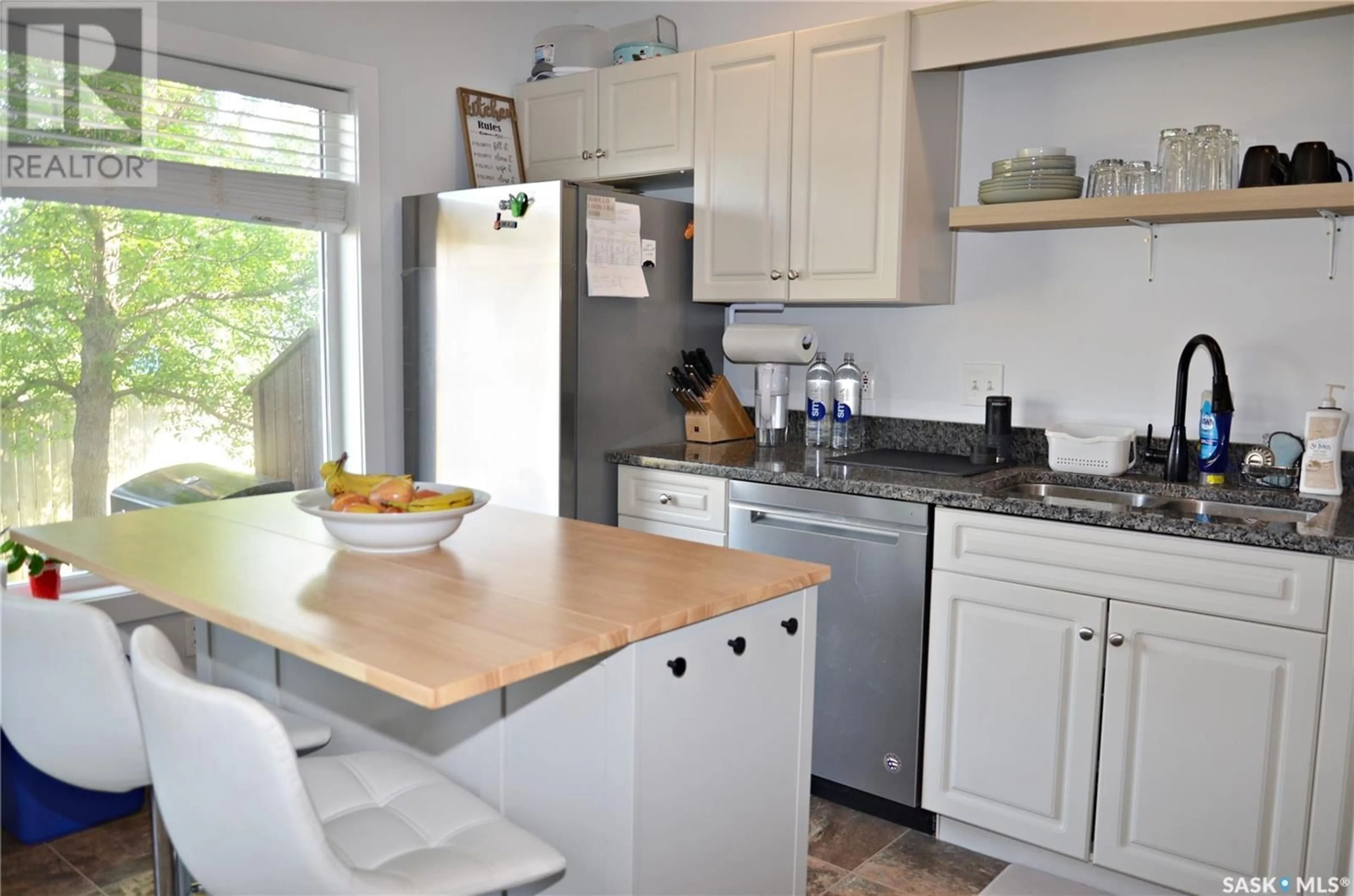 Standard kitchen, unknown for 350 - 118 MACCORMACK ROAD, Martensville Saskatchewan S0K2T0