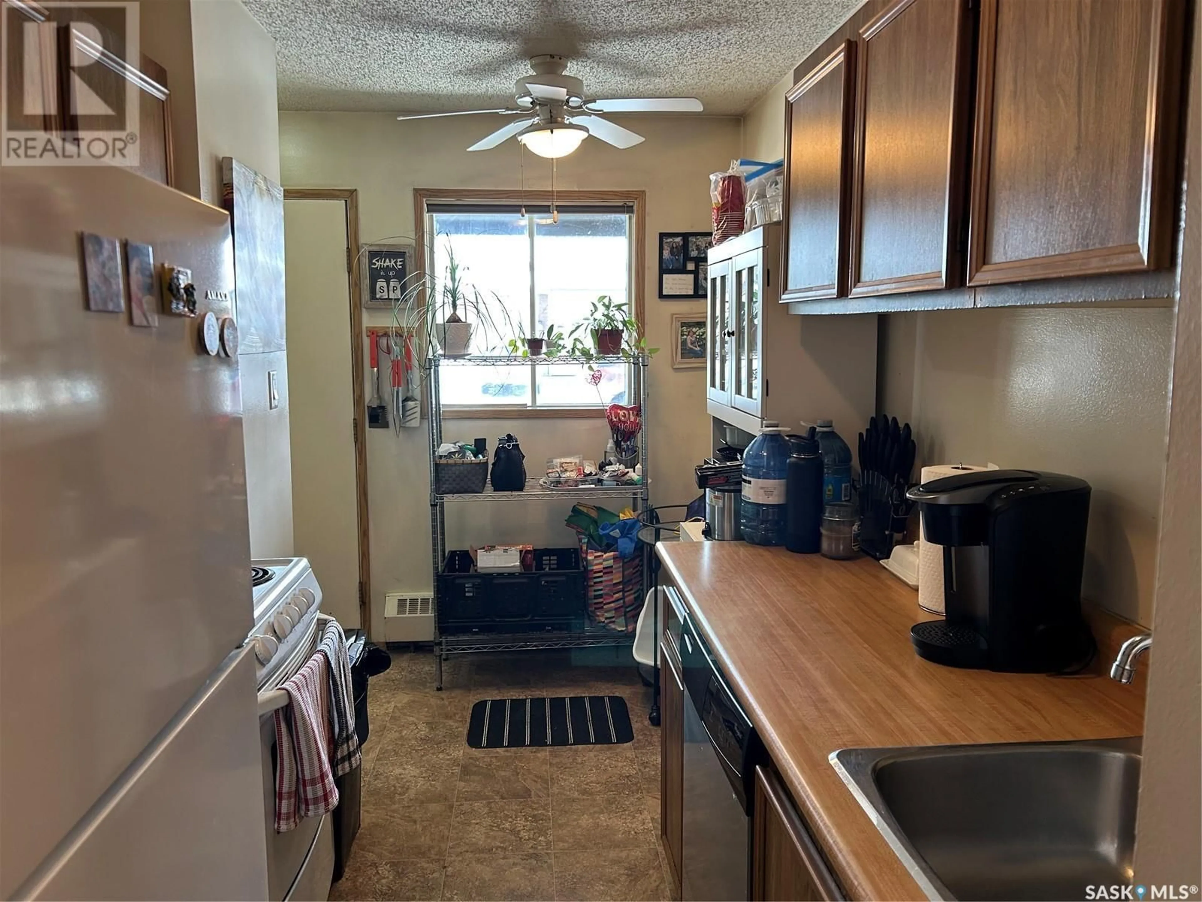Standard kitchen, unknown for 15 - 106 ALPORT CRESCENT, Regina Saskatchewan S4R8C6