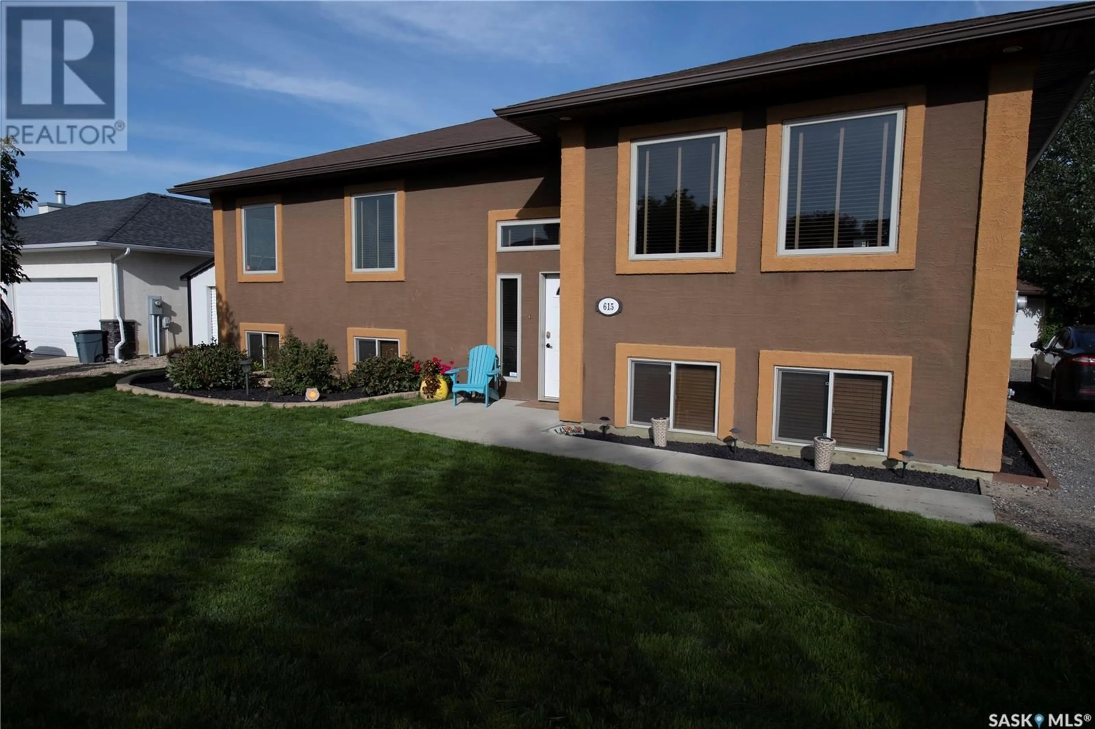 Home with vinyl exterior material, street for 615 JAMES STREET, Lumsden Saskatchewan S0G3C0