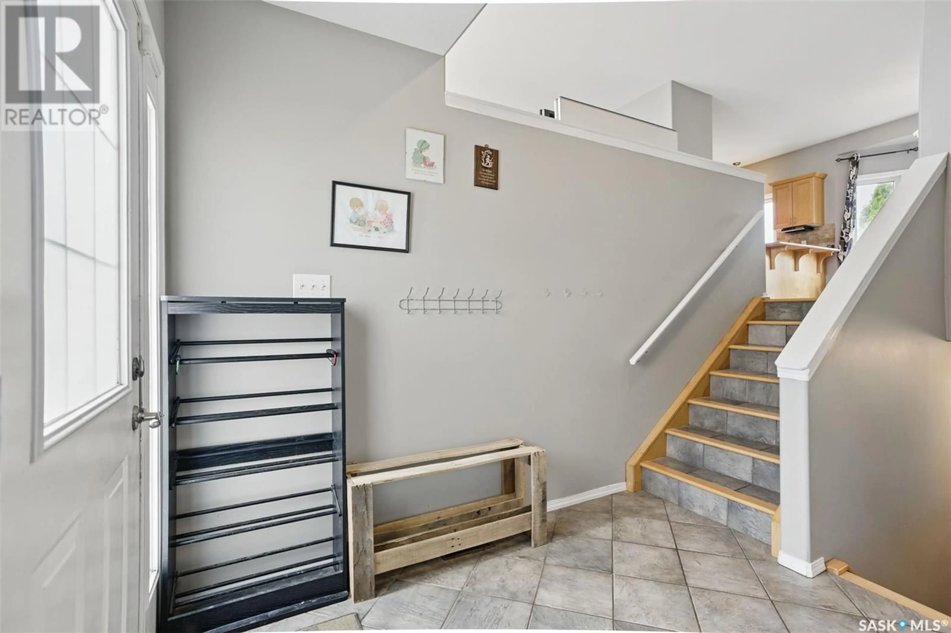 Indoor foyer for 410 CRYSTAL CRESCENT, Warman Saskatchewan S0K0A1