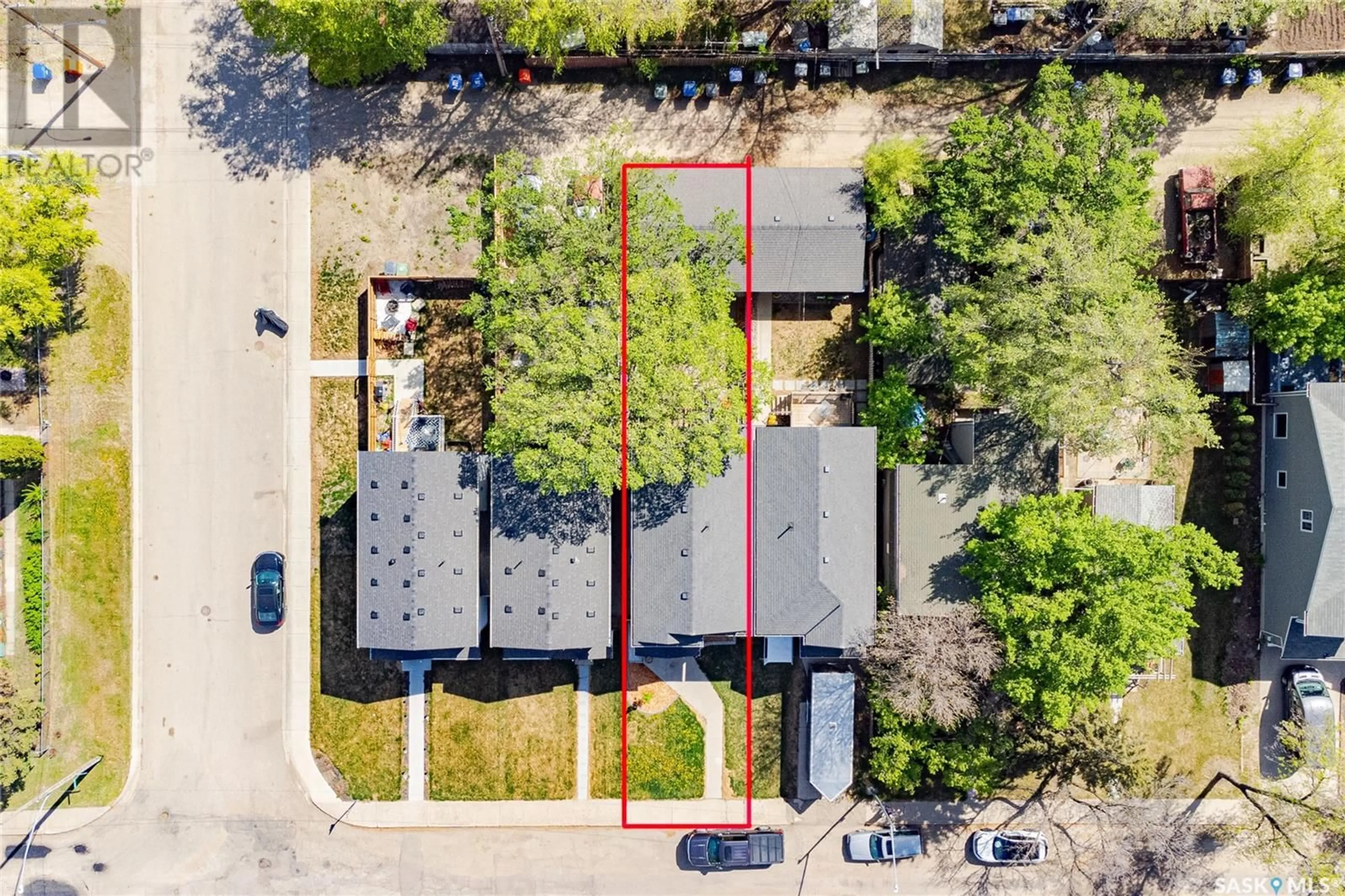 A pic from outside/outdoor area/front of a property/back of a property/a pic from drone, street for N - 1436 1ST AVENUE, Saskatoon Saskatchewan S7K1Z1