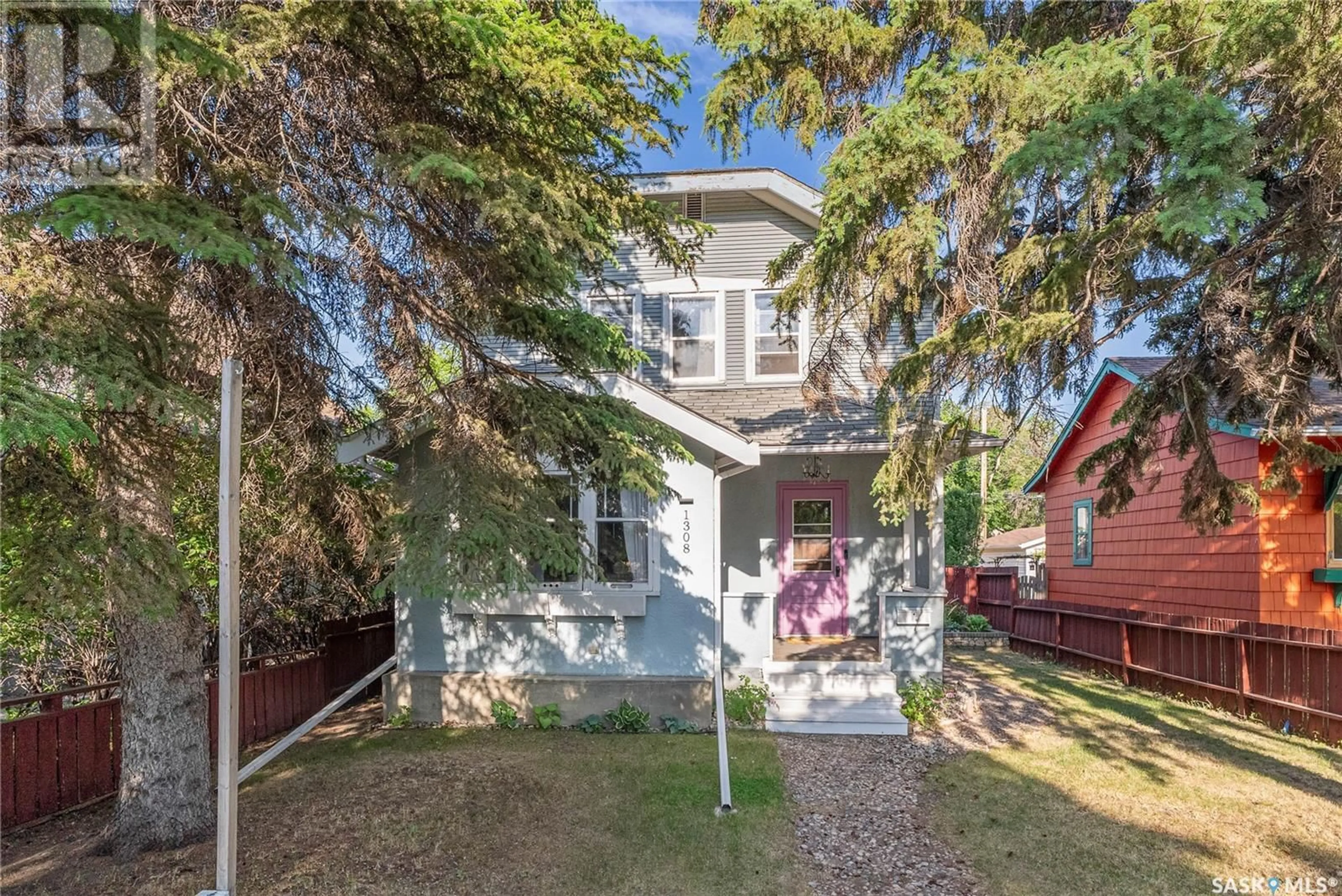 A pic from outside/outdoor area/front of a property/back of a property/a pic from drone, street for 1308 E AVENUE N, Saskatoon Saskatchewan S7L1T5