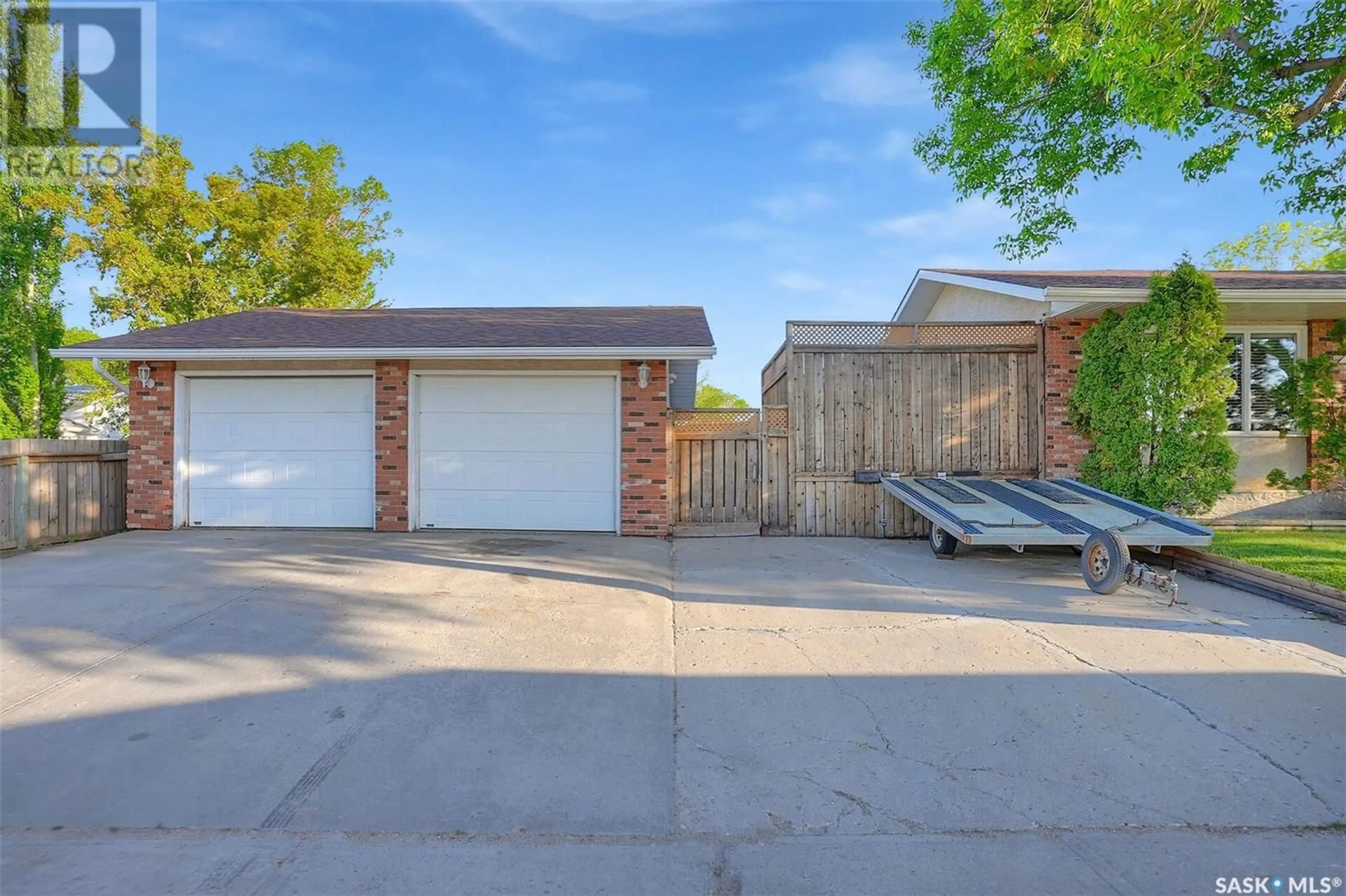 A pic from outside/outdoor area/front of a property/back of a property/a pic from drone, street for 11 DEMPSEY AVENUE, Regina Saskatchewan S4T7J3