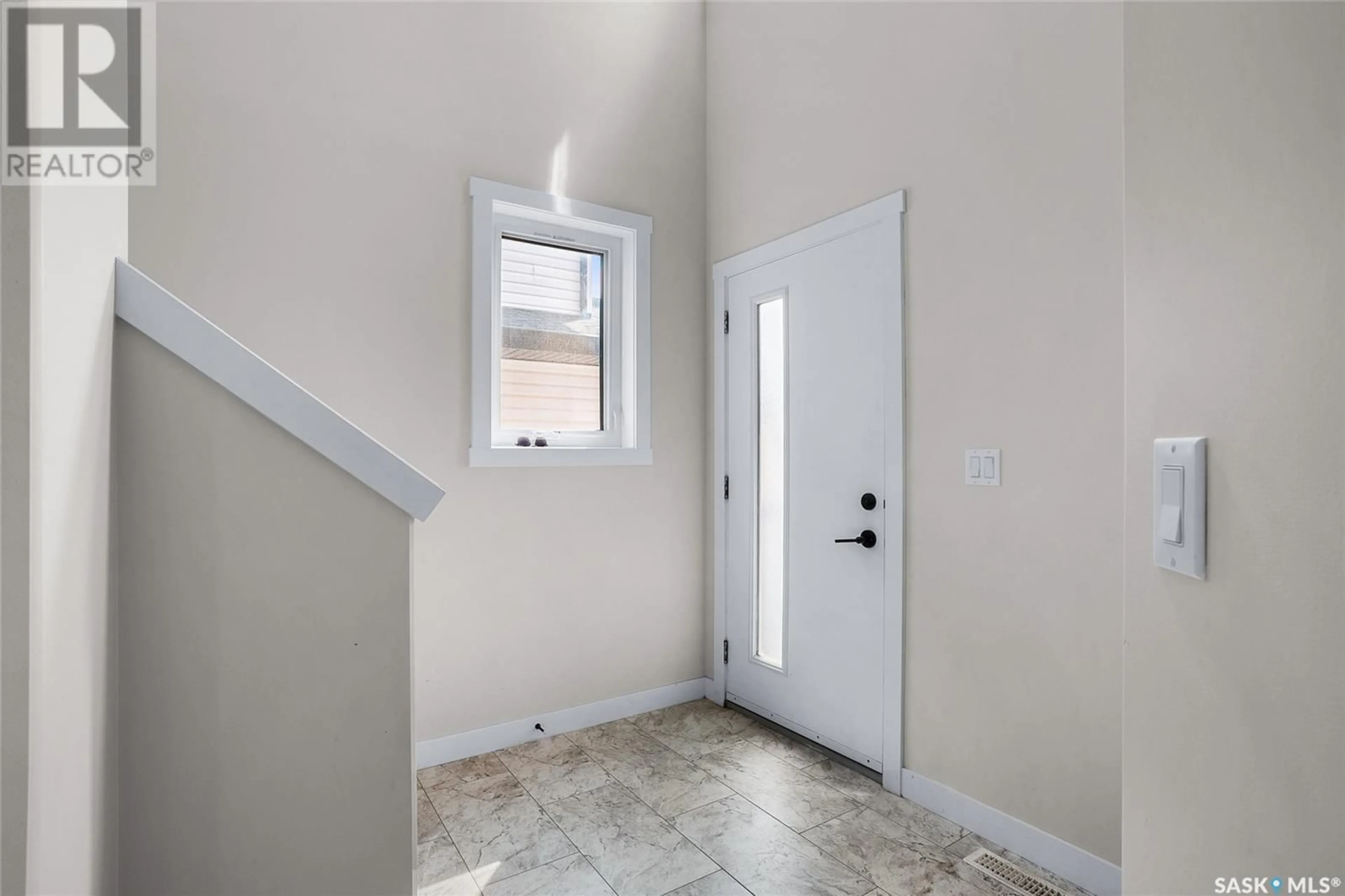 Indoor entryway for 263 BARRETT STREET, Saskatoon Saskatchewan S7W1C6