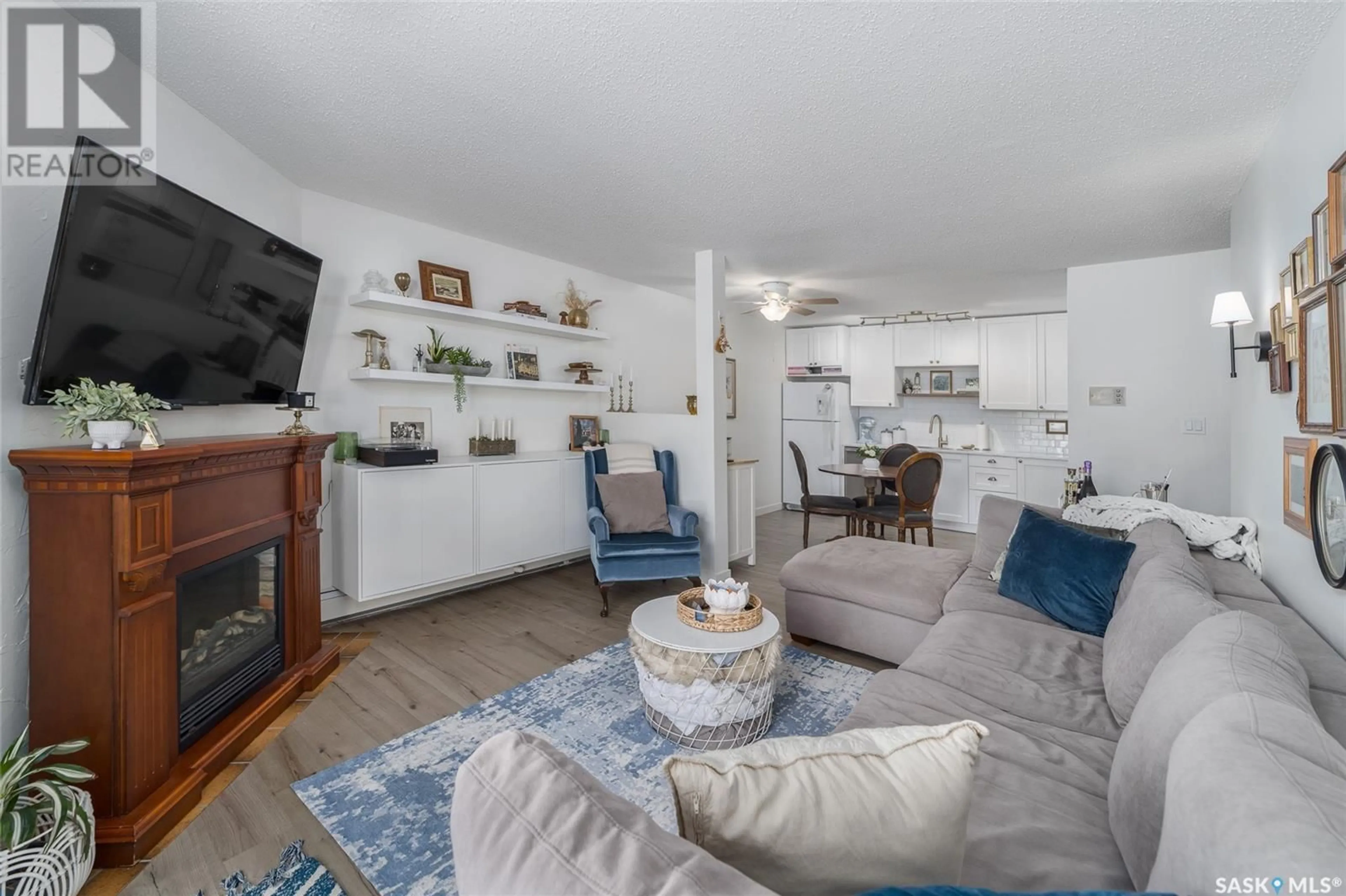 Living room with furniture, unknown for 506 - 2406 HESELTINE ROAD, Regina Saskatchewan S4V1N9