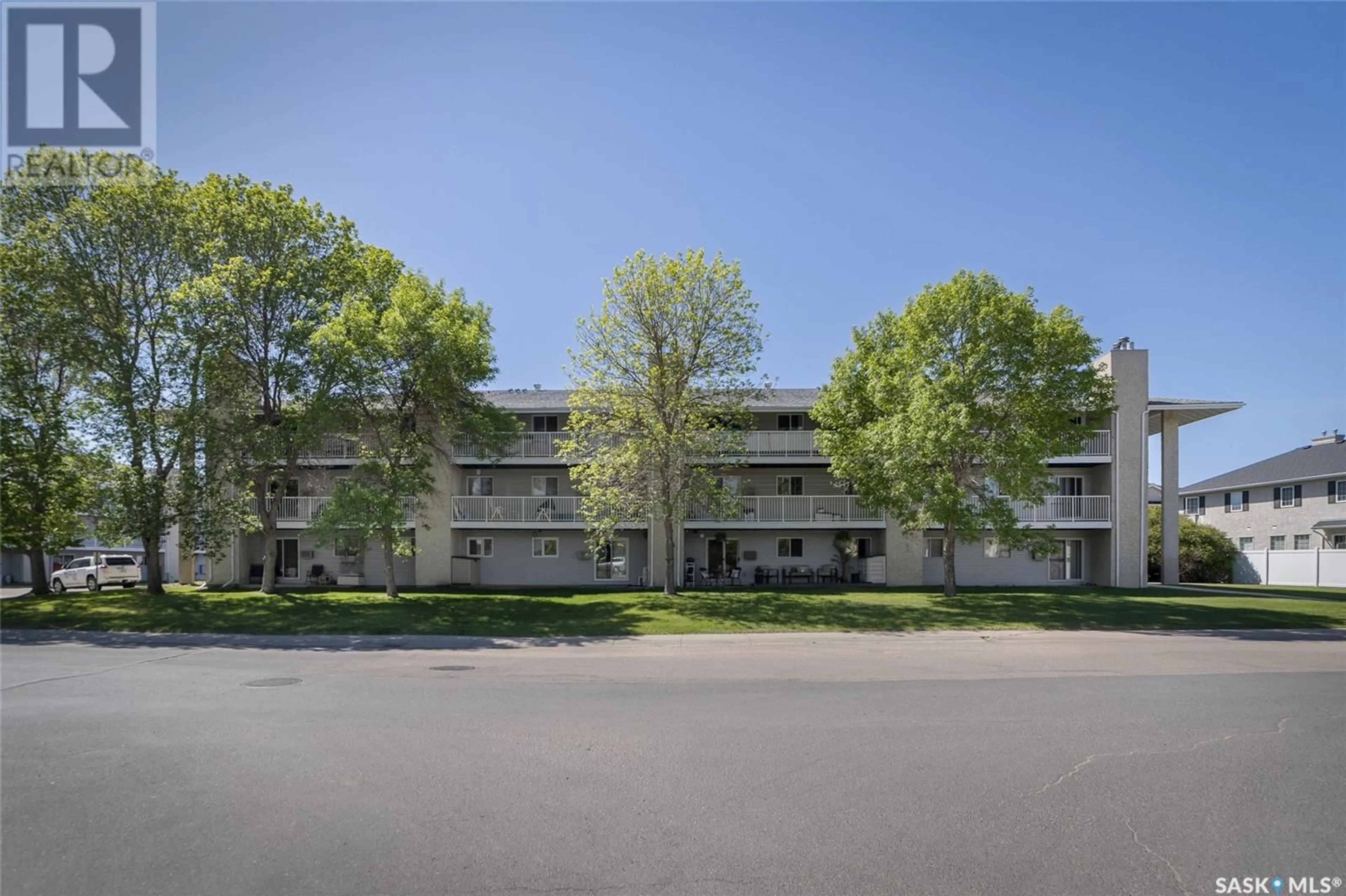 Patio, building for 506 - 2406 HESELTINE ROAD, Regina Saskatchewan S4V1N9
