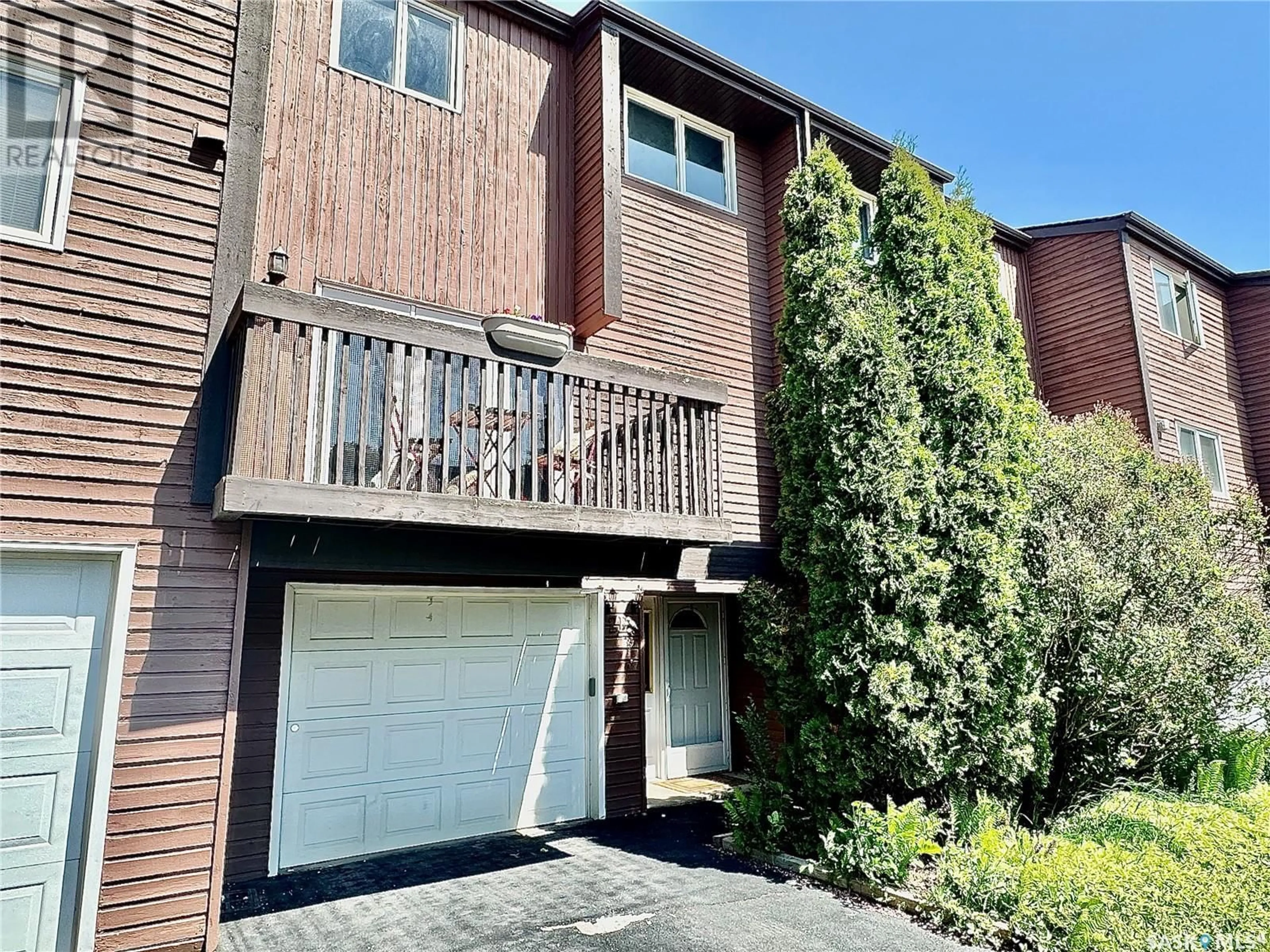 A pic from outside/outdoor area/front of a property/back of a property/a pic from drone, street for 2 LINCOLN DRIVE, Regina Saskatchewan S4S2V6