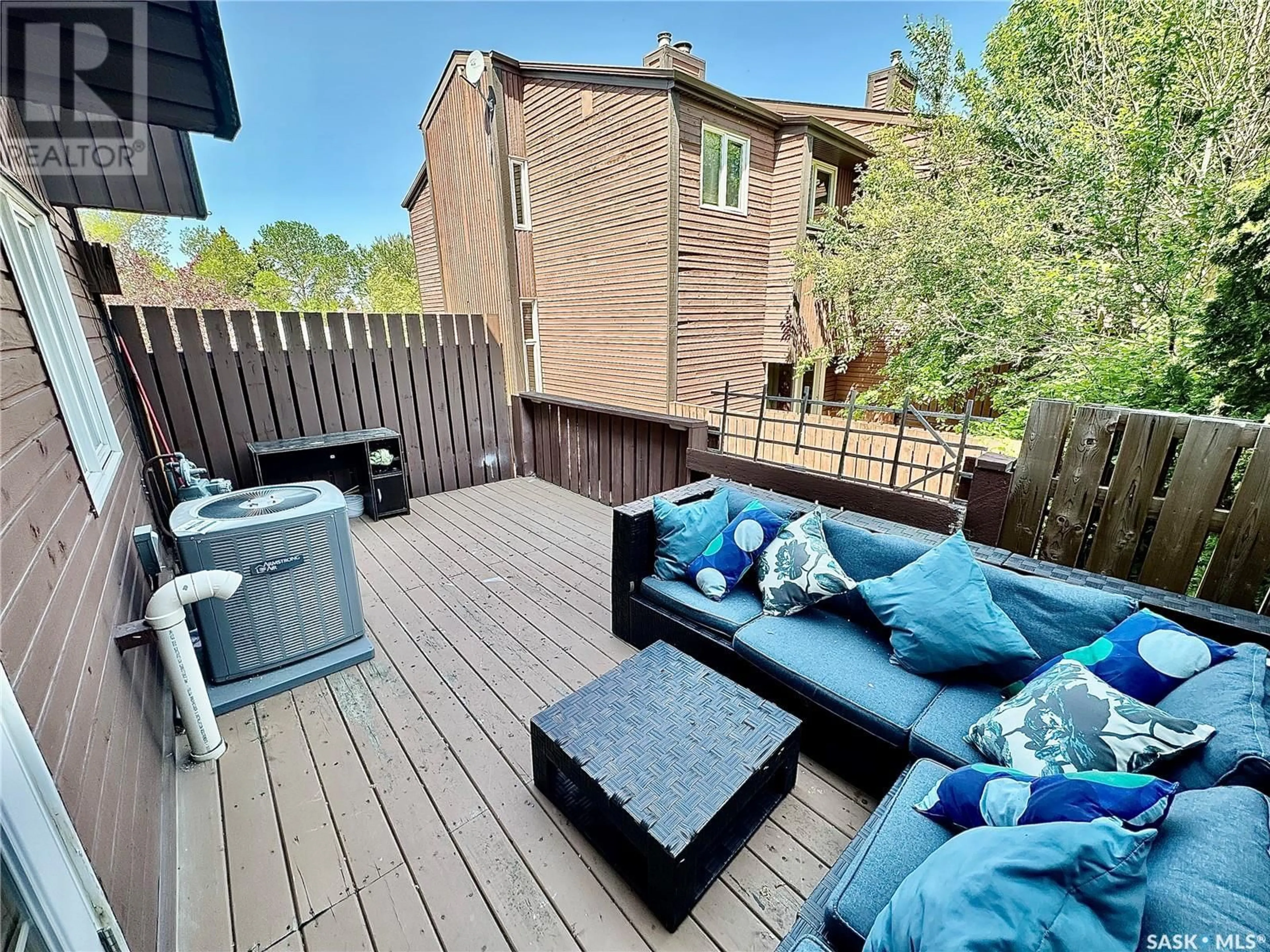 Patio, unknown for 2 LINCOLN DRIVE, Regina Saskatchewan S4S2V6