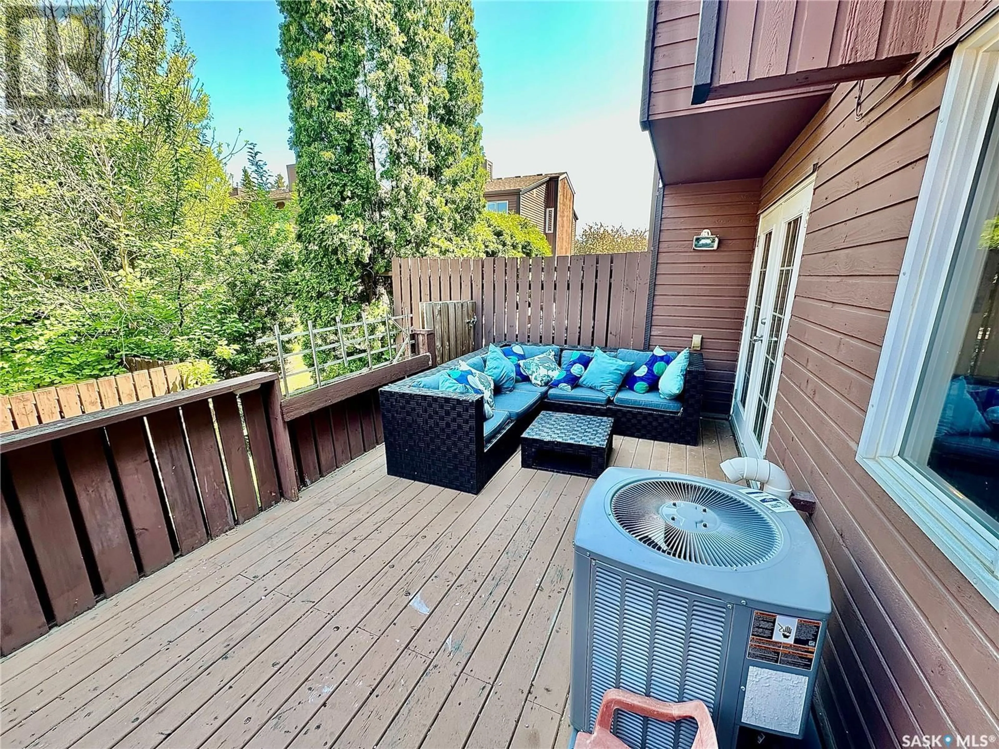 Patio, water/lake/river/ocean view for 2 LINCOLN DRIVE, Regina Saskatchewan S4S2V6