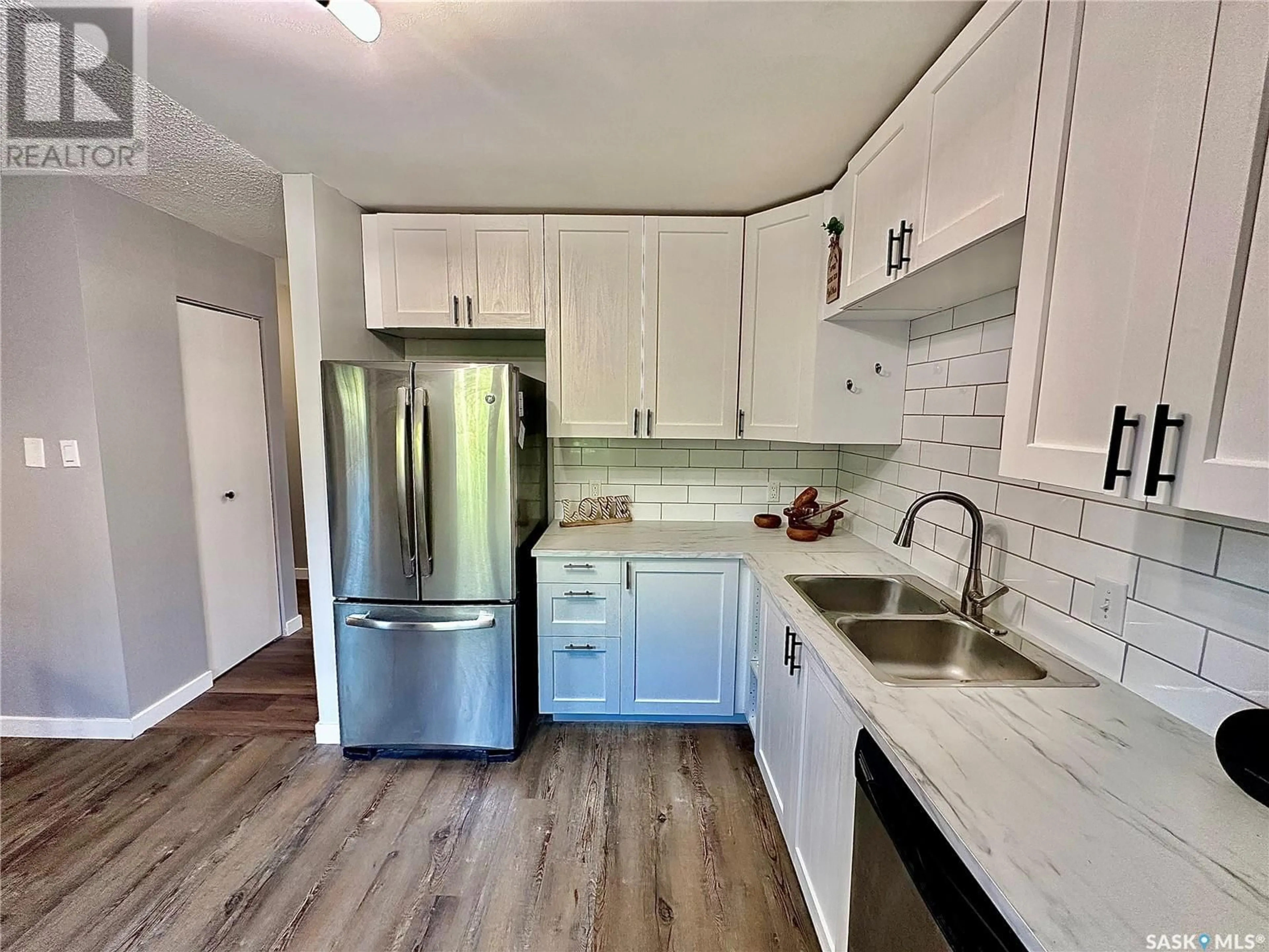 Open concept kitchen, unknown for 2 LINCOLN DRIVE, Regina Saskatchewan S4S2V6