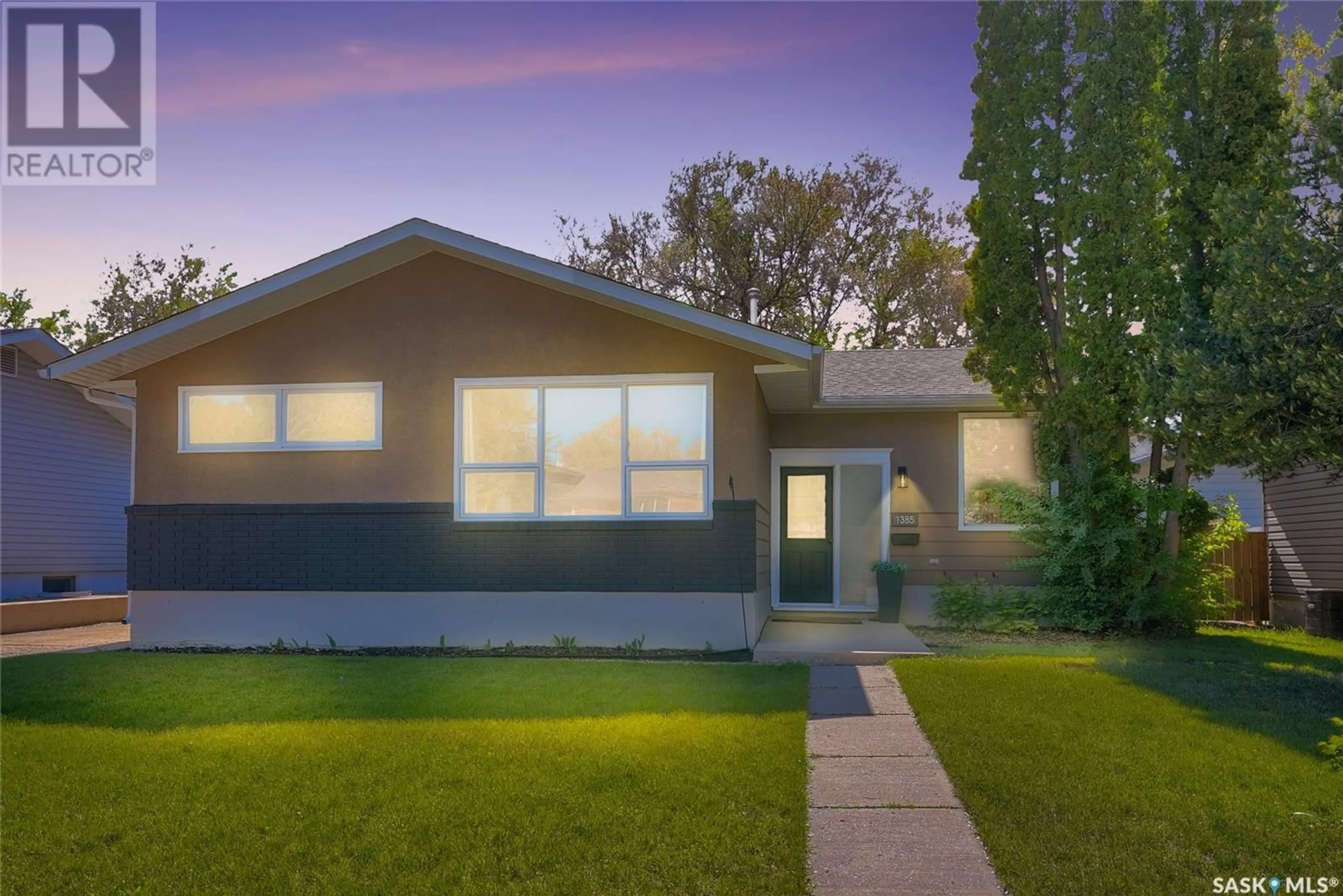 Home with vinyl exterior material, street for 1385 QUEEN CRESCENT, Moose Jaw Saskatchewan S6H3G5
