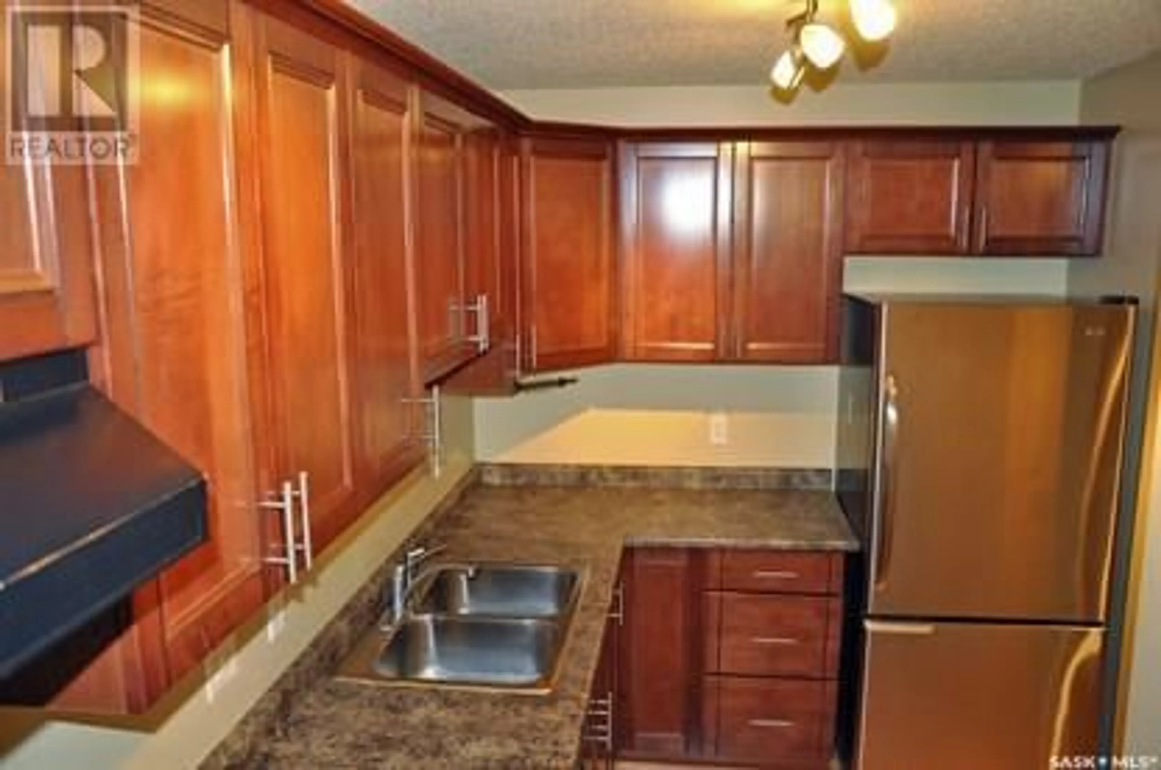 Standard kitchen, unknown for 301 225 KINGSMERE BOULEVARD, Saskatoon Saskatchewan S7J4J6