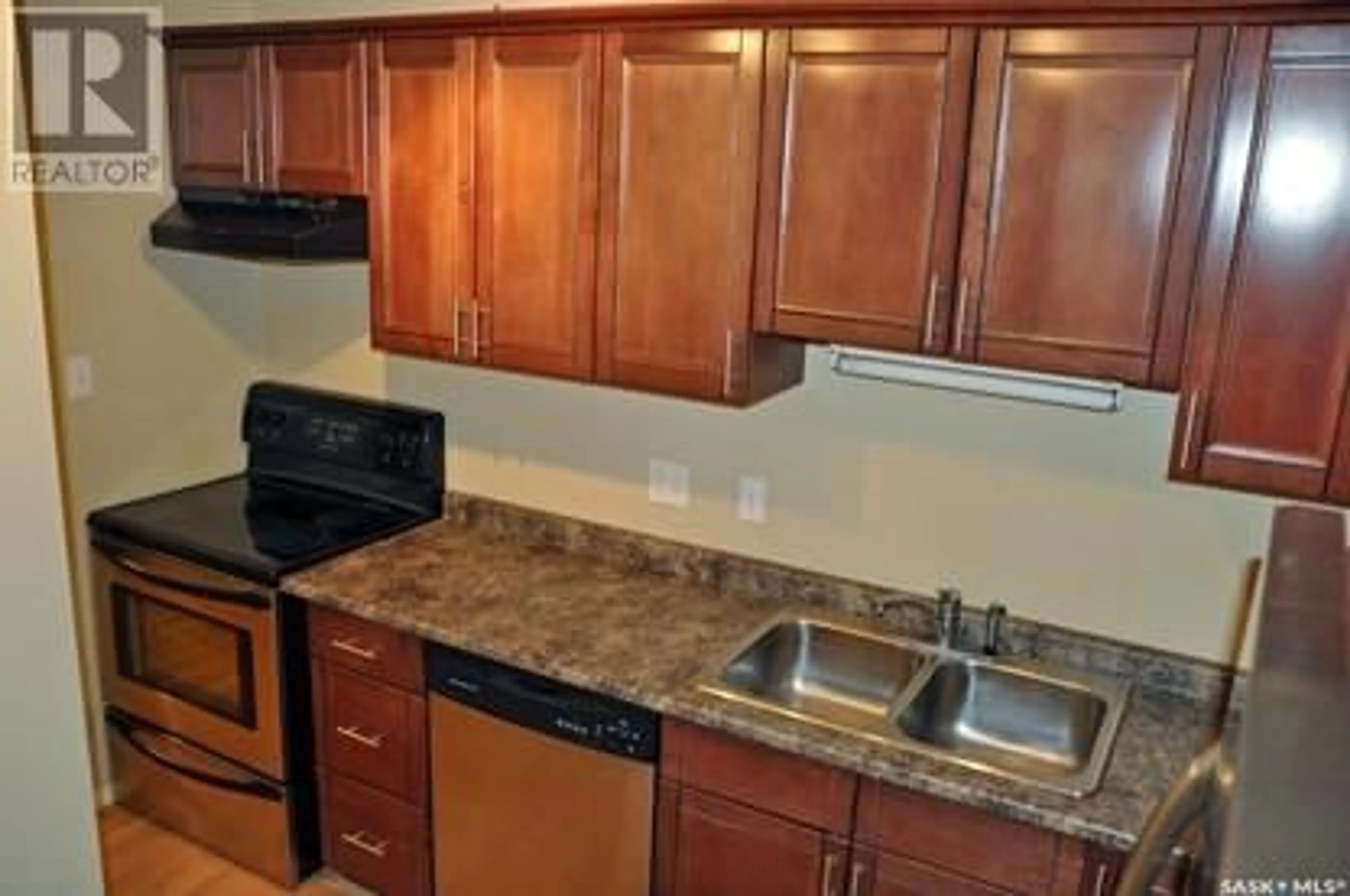 Standard kitchen, unknown for 301 225 KINGSMERE BOULEVARD, Saskatoon Saskatchewan S7J4J6