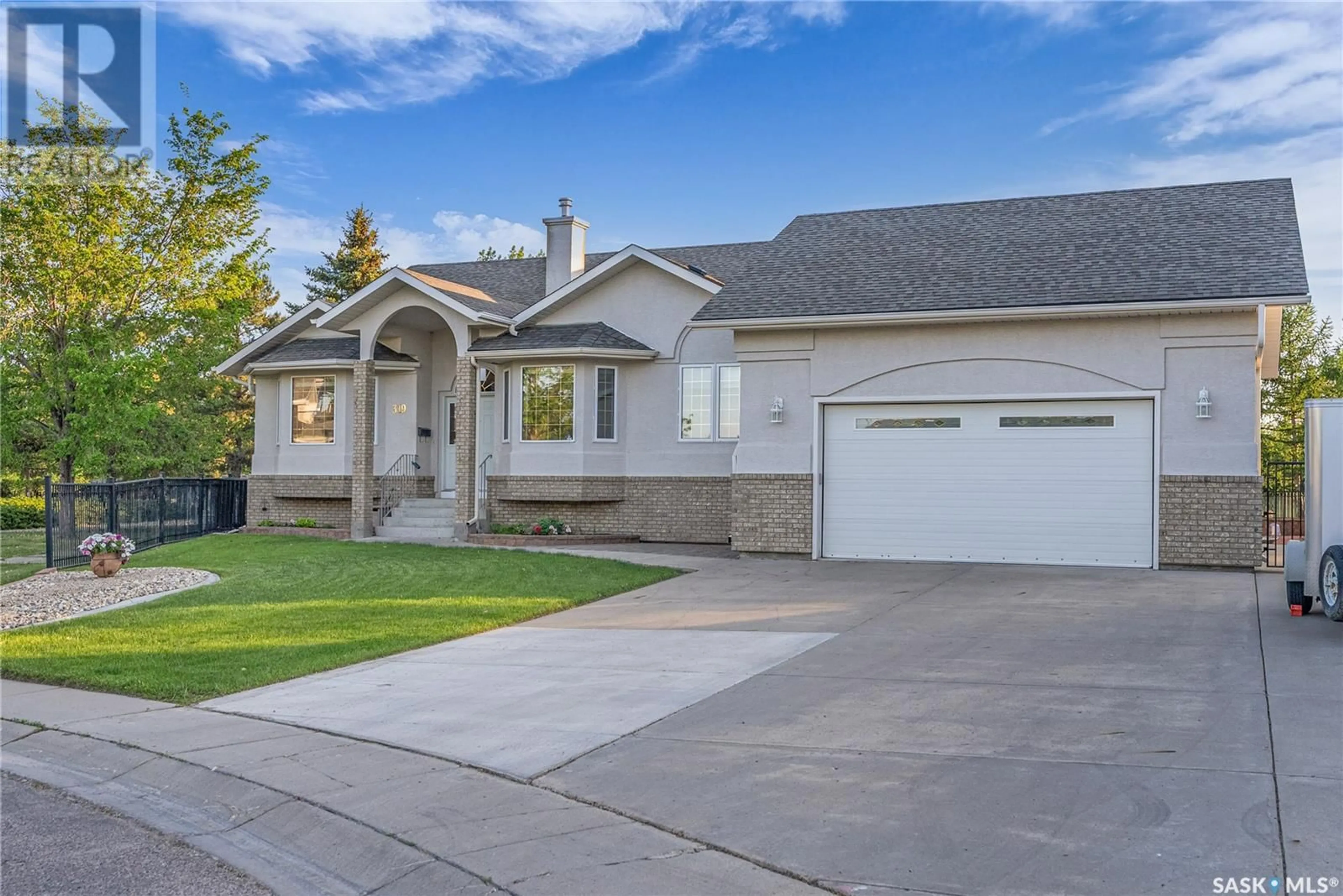 Home with vinyl exterior material, street for 319 BROOKMORE CRESCENT, Saskatoon Saskatchewan S7V1C1