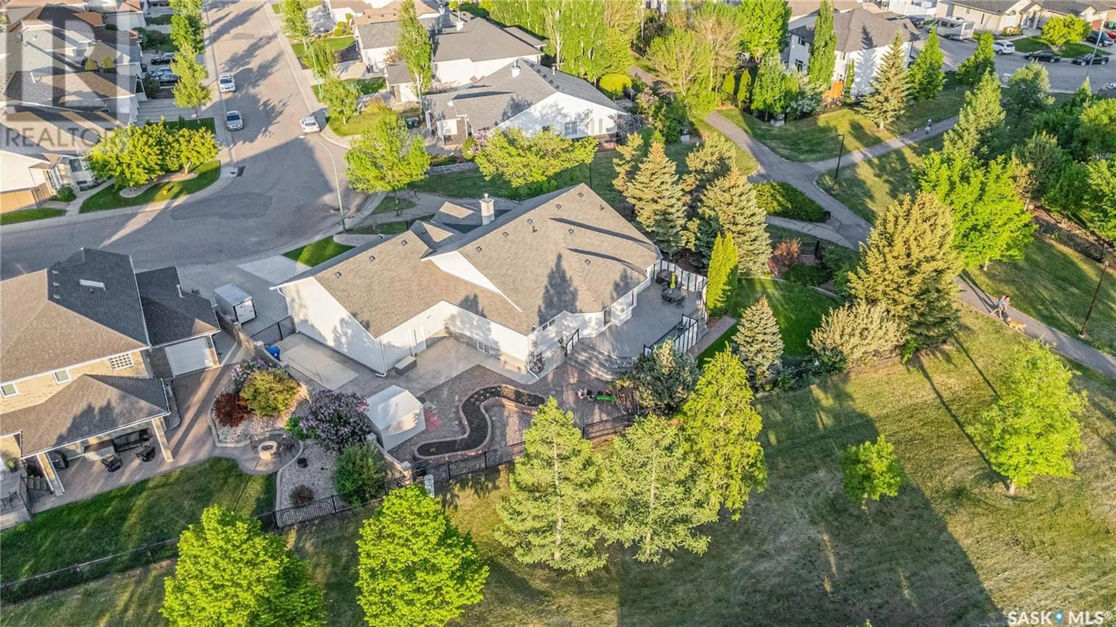 A pic from outside/outdoor area/front of a property/back of a property/a pic from drone, street for 319 BROOKMORE CRESCENT, Saskatoon Saskatchewan S7V1C1