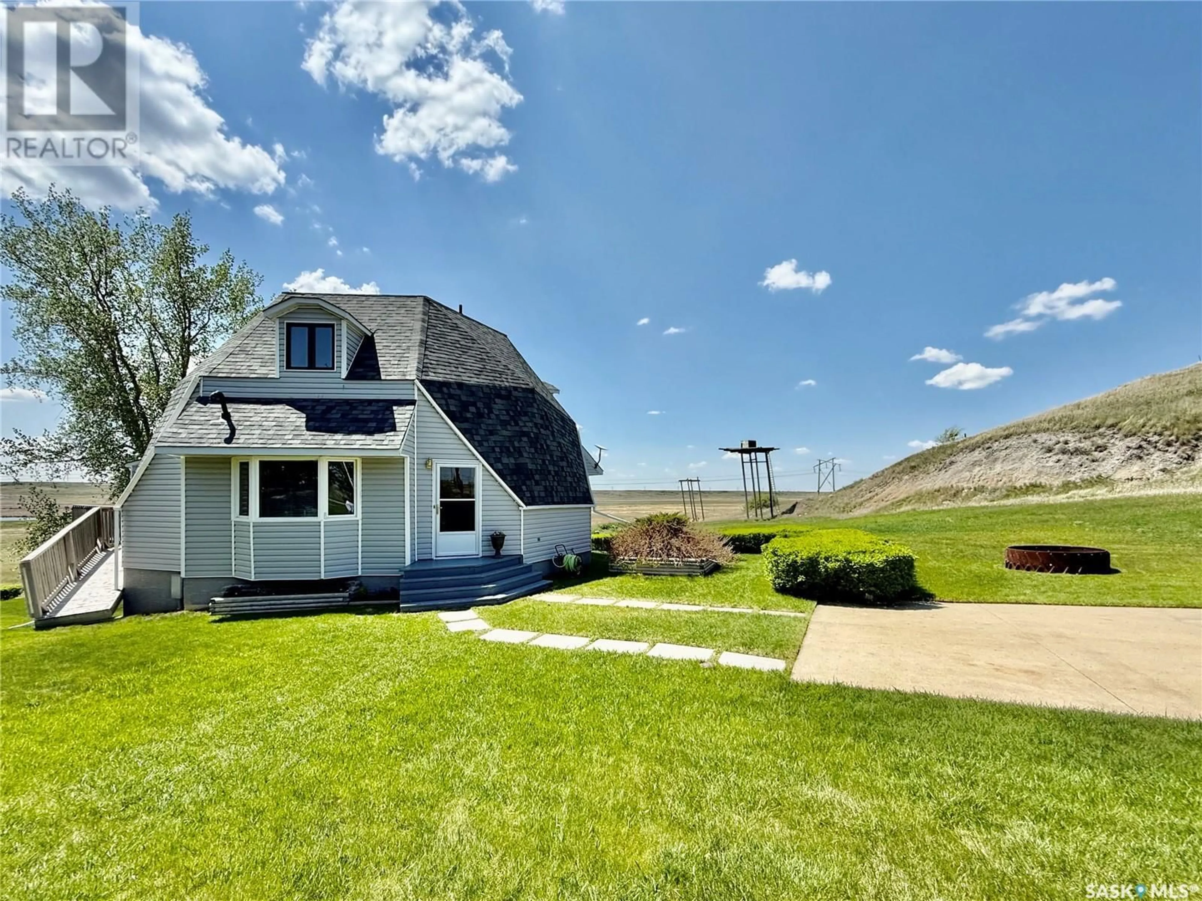 A pic from outside/outdoor area/front of a property/back of a property/a pic from drone, mountain view for RM of Estevan SOURIS VALLEY VIEWS, Estevan Saskatchewan S4A2H7