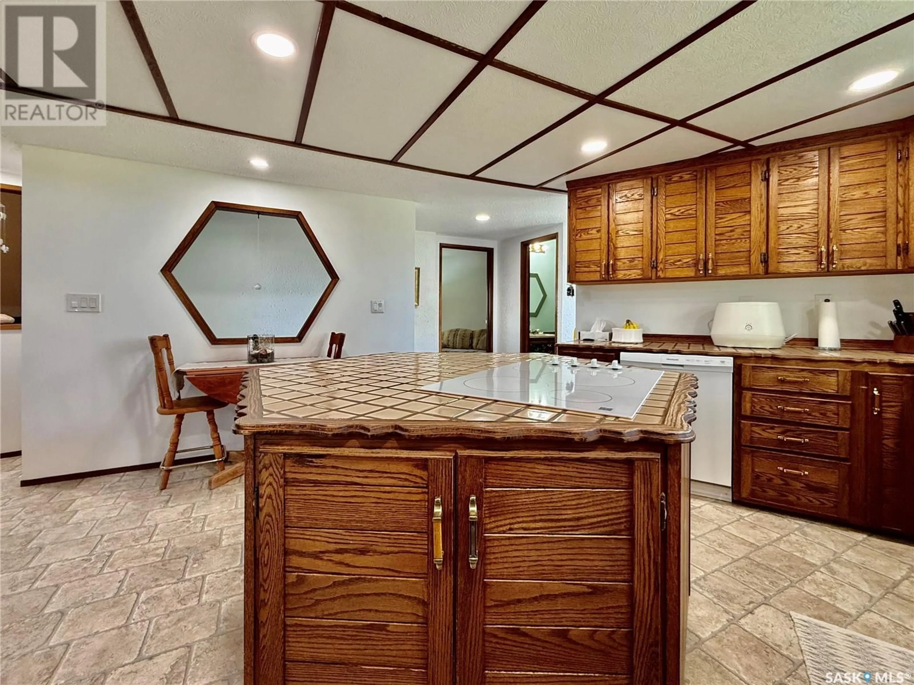 Open concept kitchen, ceramic/tile floor for RM of Estevan SOURIS VALLEY VIEWS, Estevan Saskatchewan S4A2H7