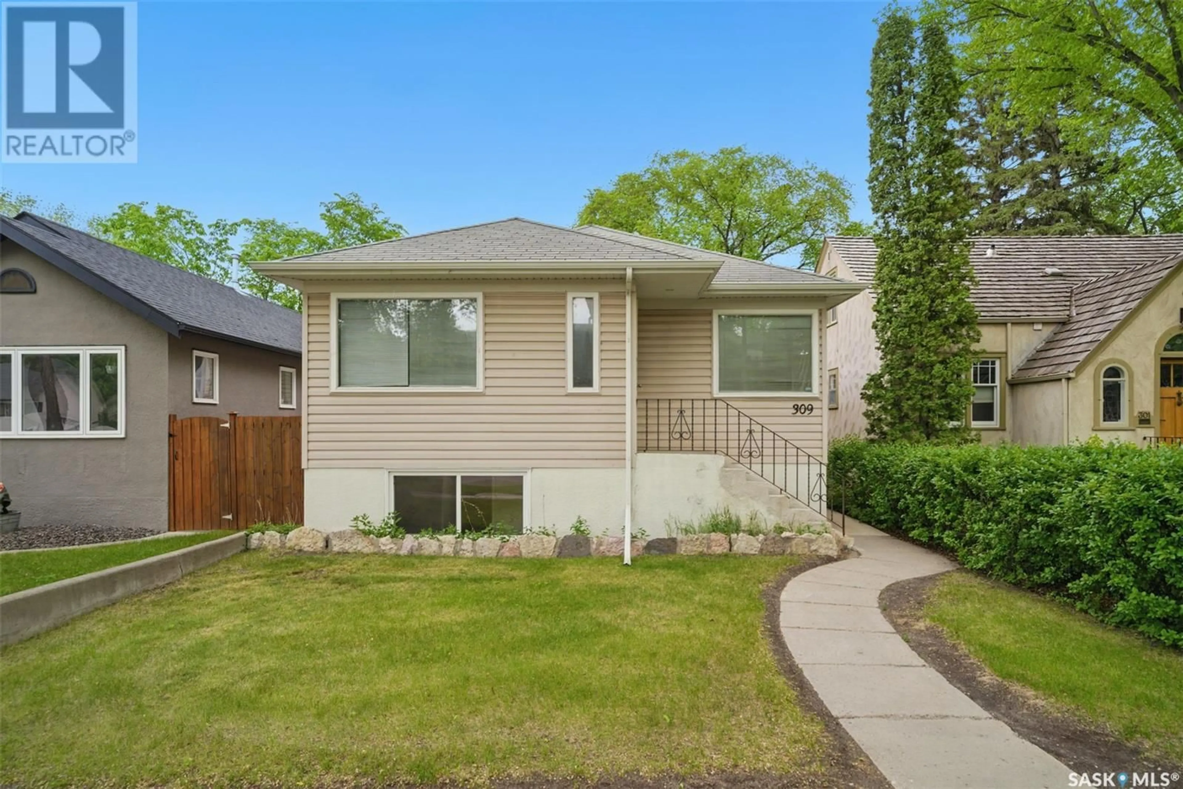 Home with vinyl exterior material, street for 309 BOTTOMLEY AVENUE, Saskatoon Saskatchewan S7N1L3