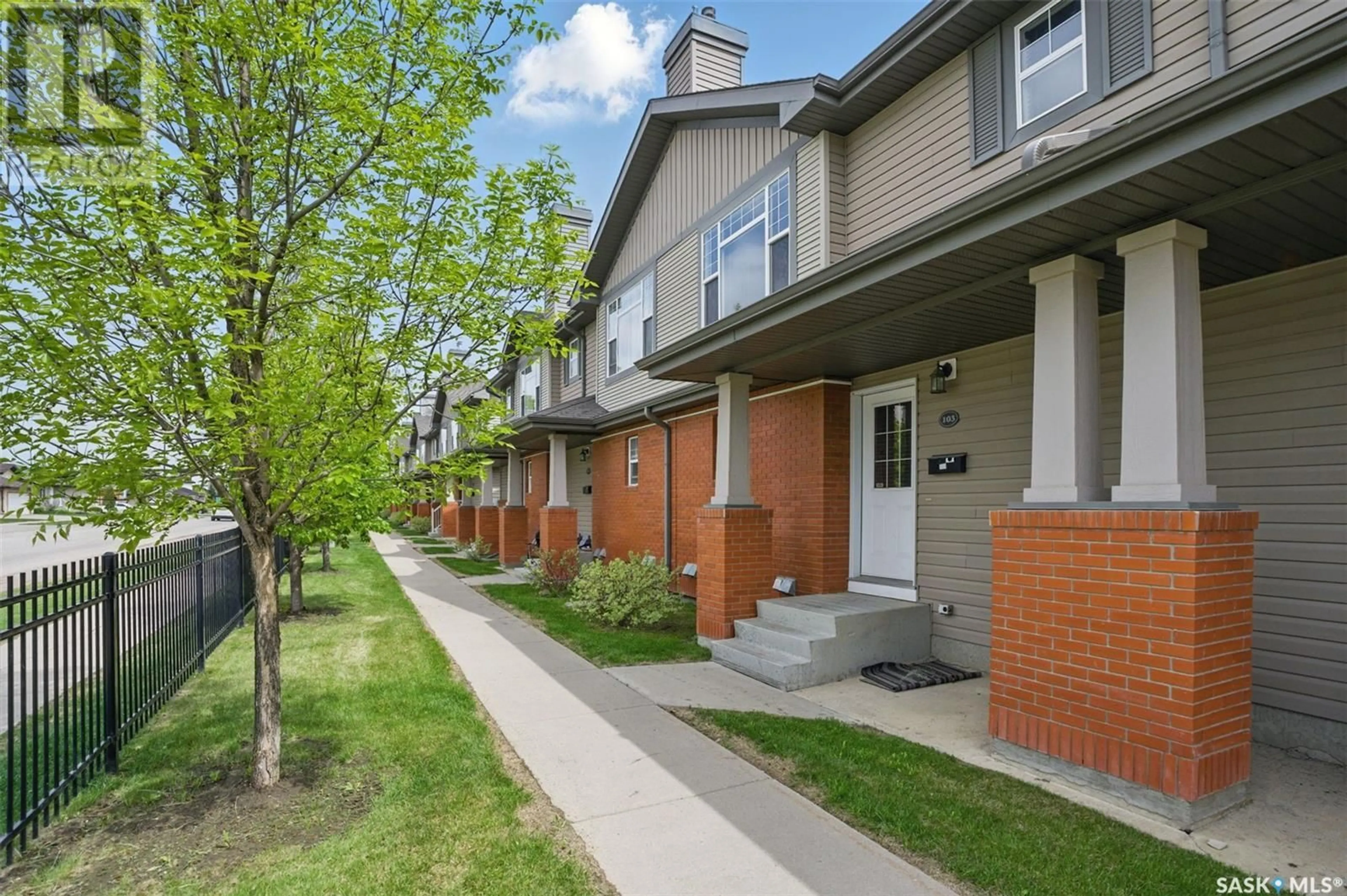 Patio, street for 103 - 410 STENSRUD ROAD, Saskatoon Saskatchewan S7W0B7