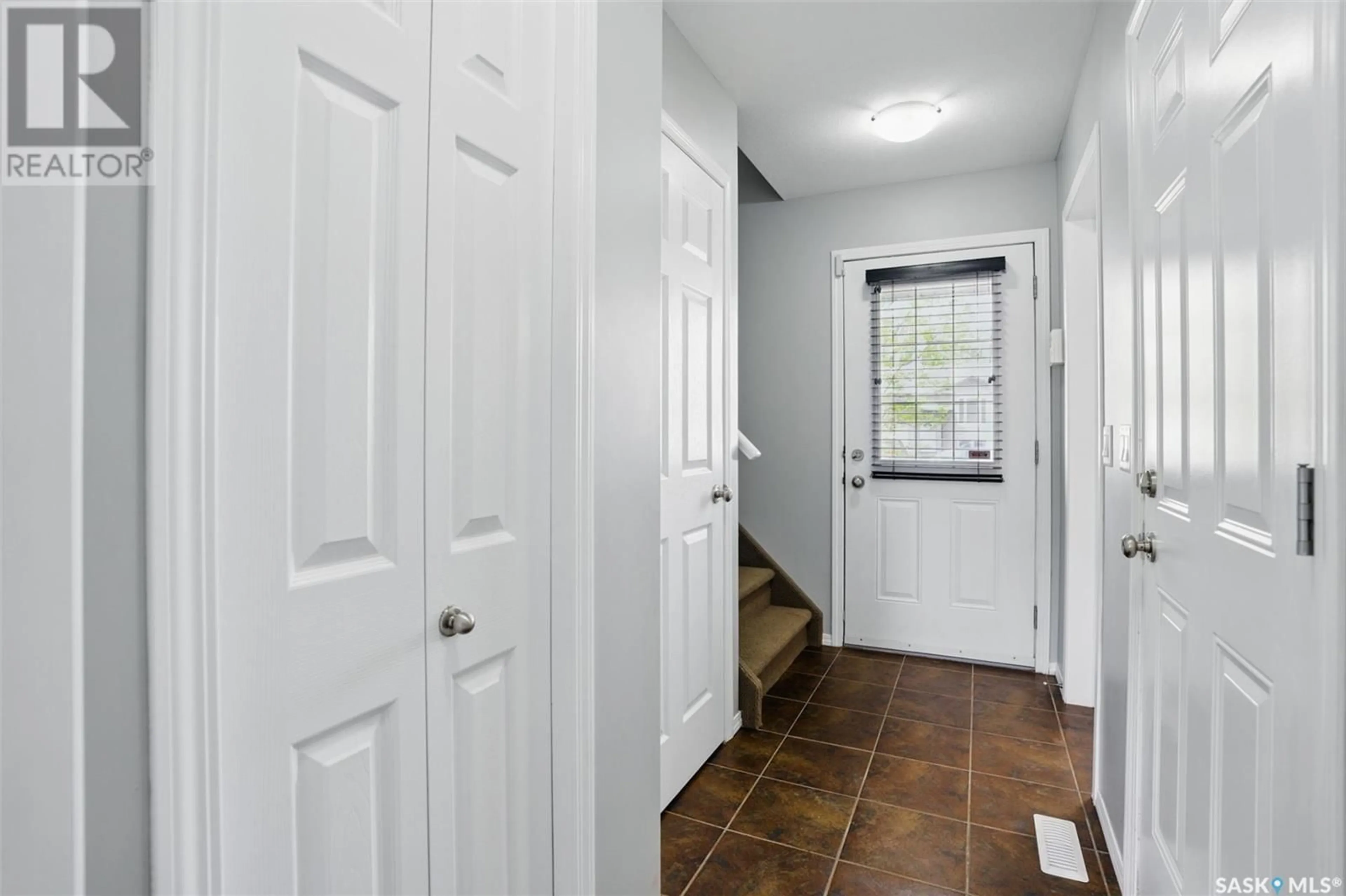 Indoor entryway for 103 - 410 STENSRUD ROAD, Saskatoon Saskatchewan S7W0B7