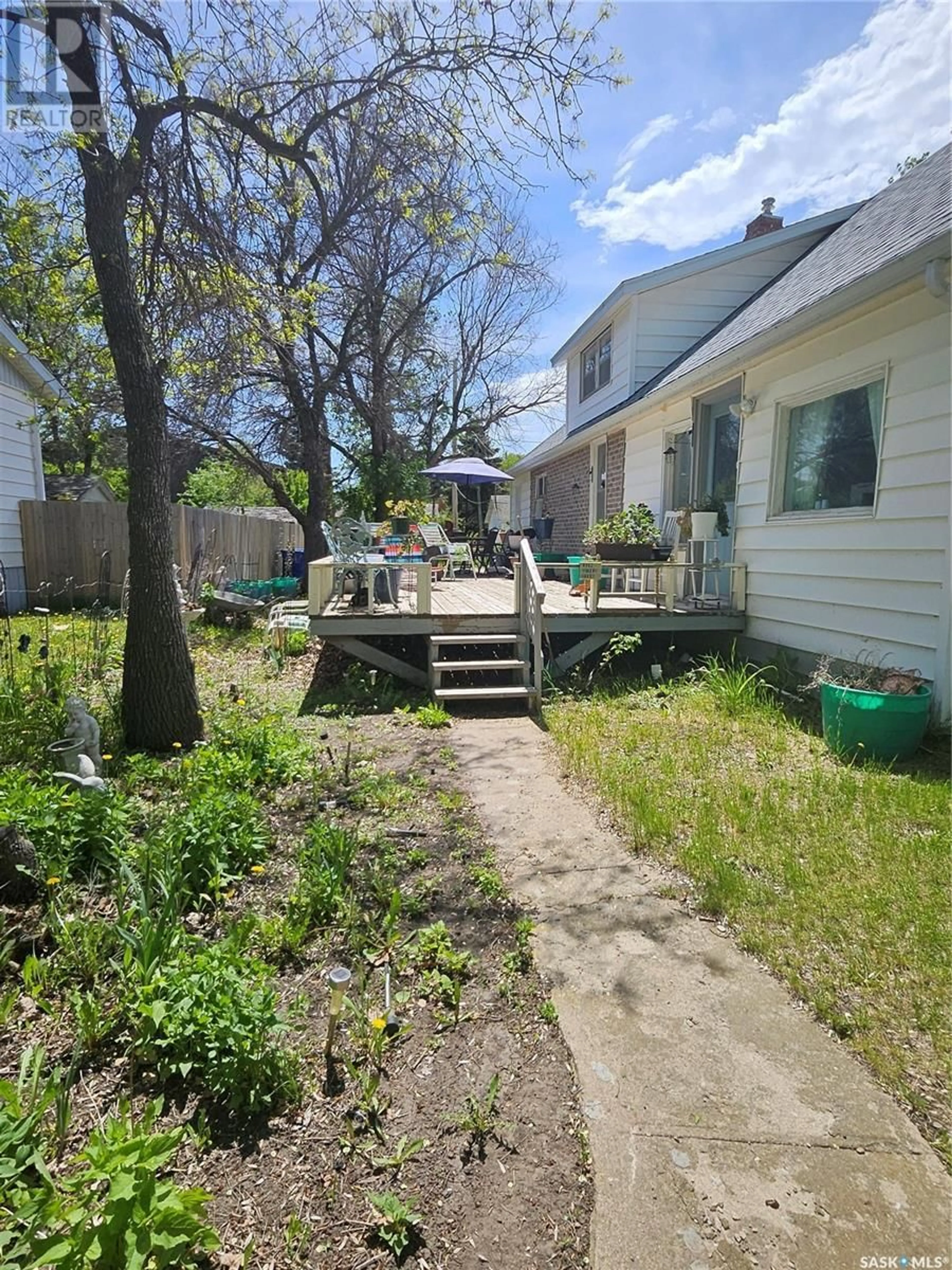 A pic from outside/outdoor area/front of a property/back of a property/a pic from drone, street for 402 SASKATCHEWAN AVENUE, Torquay Saskatchewan S0C2L0