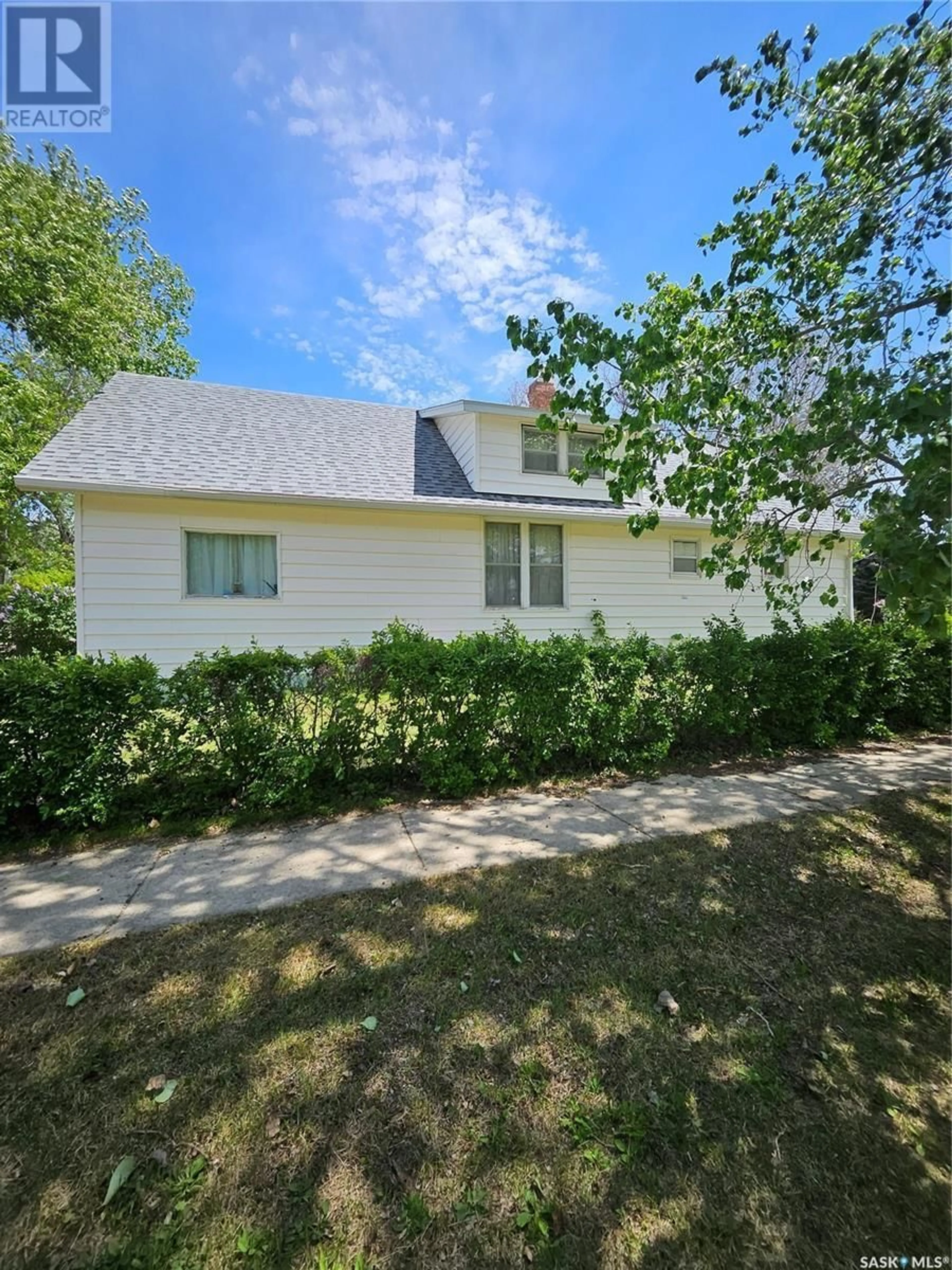 Home with vinyl exterior material, street for 402 SASKATCHEWAN AVENUE, Torquay Saskatchewan S0C2L0