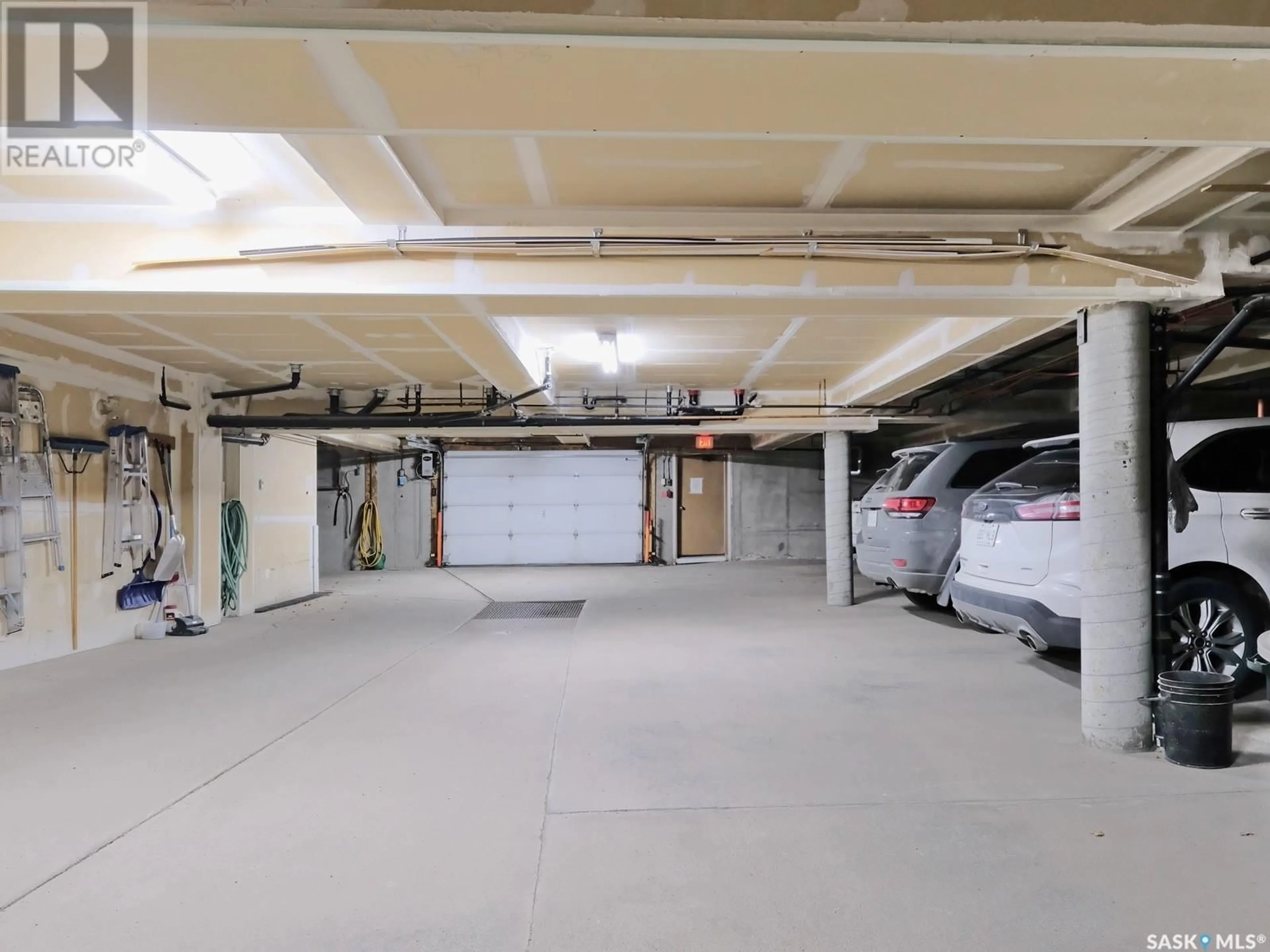 Indoor garage for E - 101 114 THIRD AVENUE, Rosetown Saskatchewan S0L2V0
