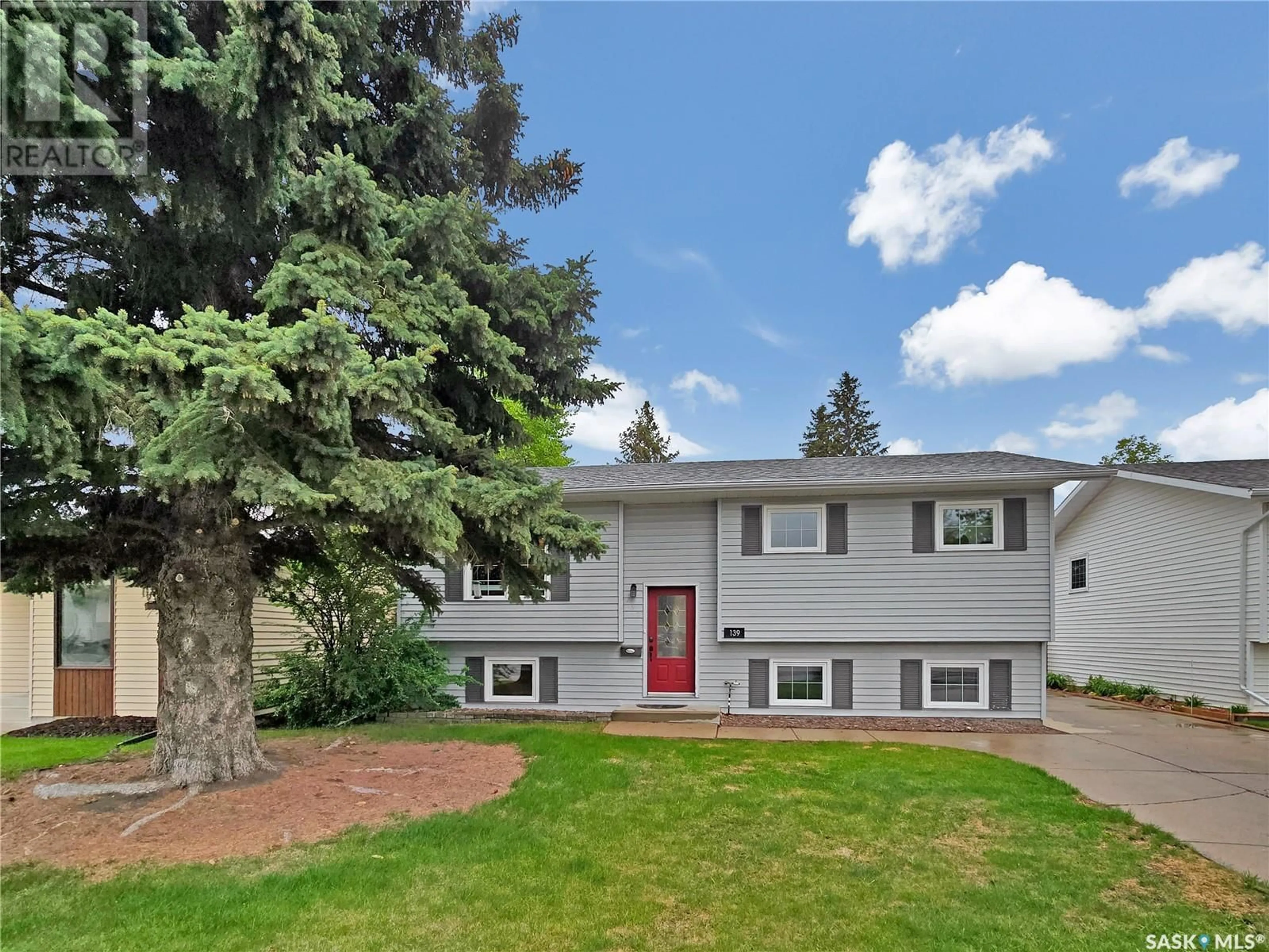 Home with vinyl exterior material, street for 139 GOERZEN STREET, Saskatoon Saskatchewan S7K6V6