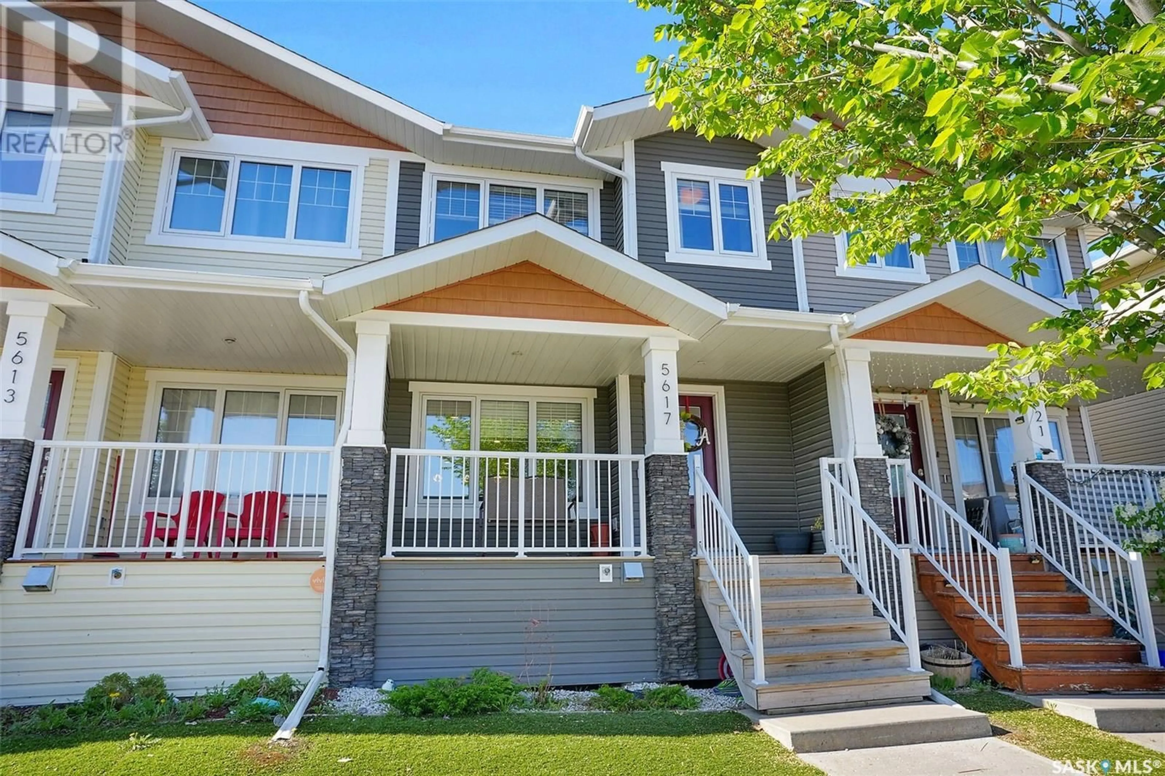 Home with vinyl exterior material, street for 5617 CEDERHOLM AVENUE, Regina Saskatchewan S4W0M9