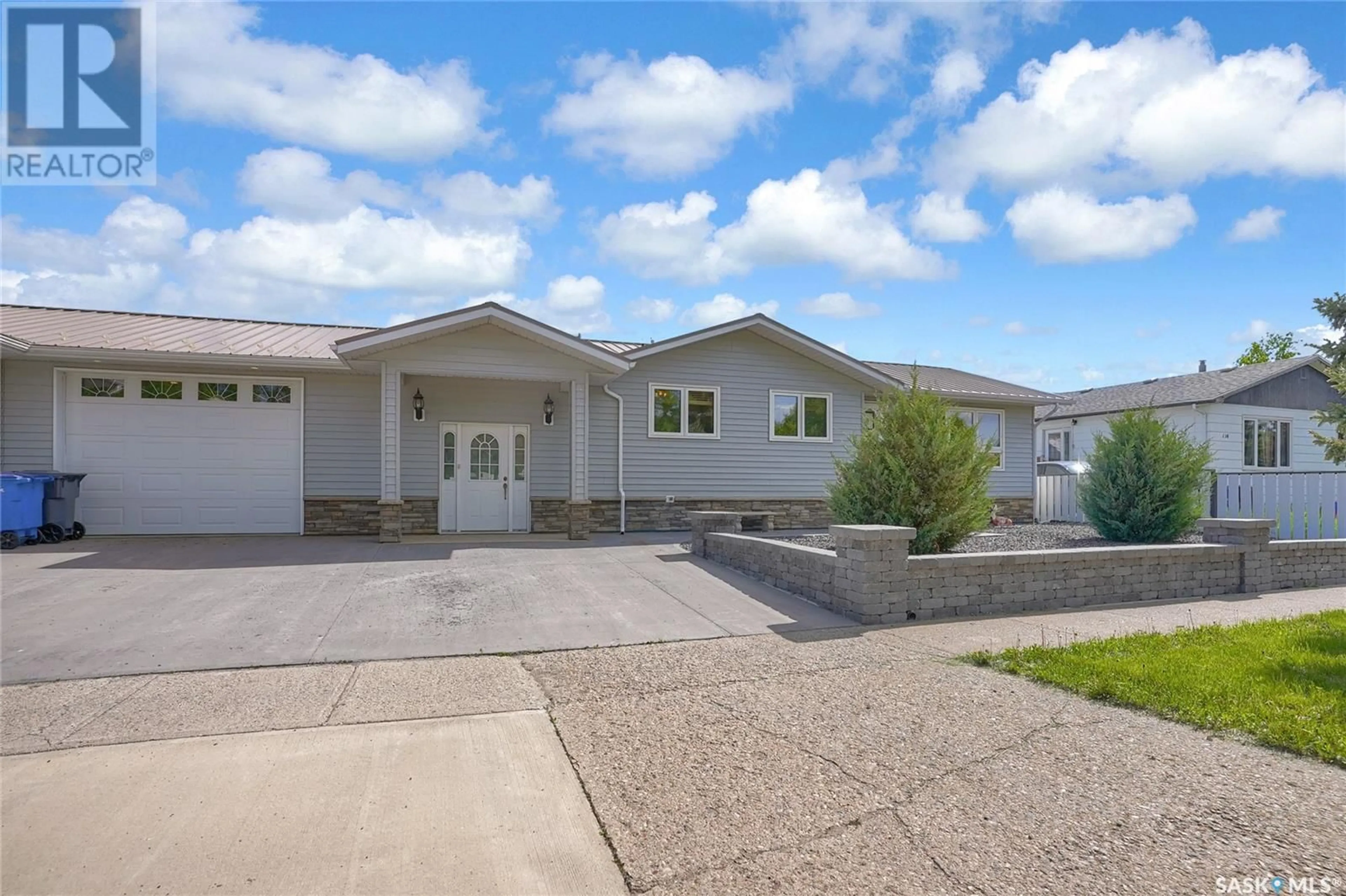 Home with vinyl exterior material, street for 110 3RD AVENUE, Gravelbourg Saskatchewan S0H1X0