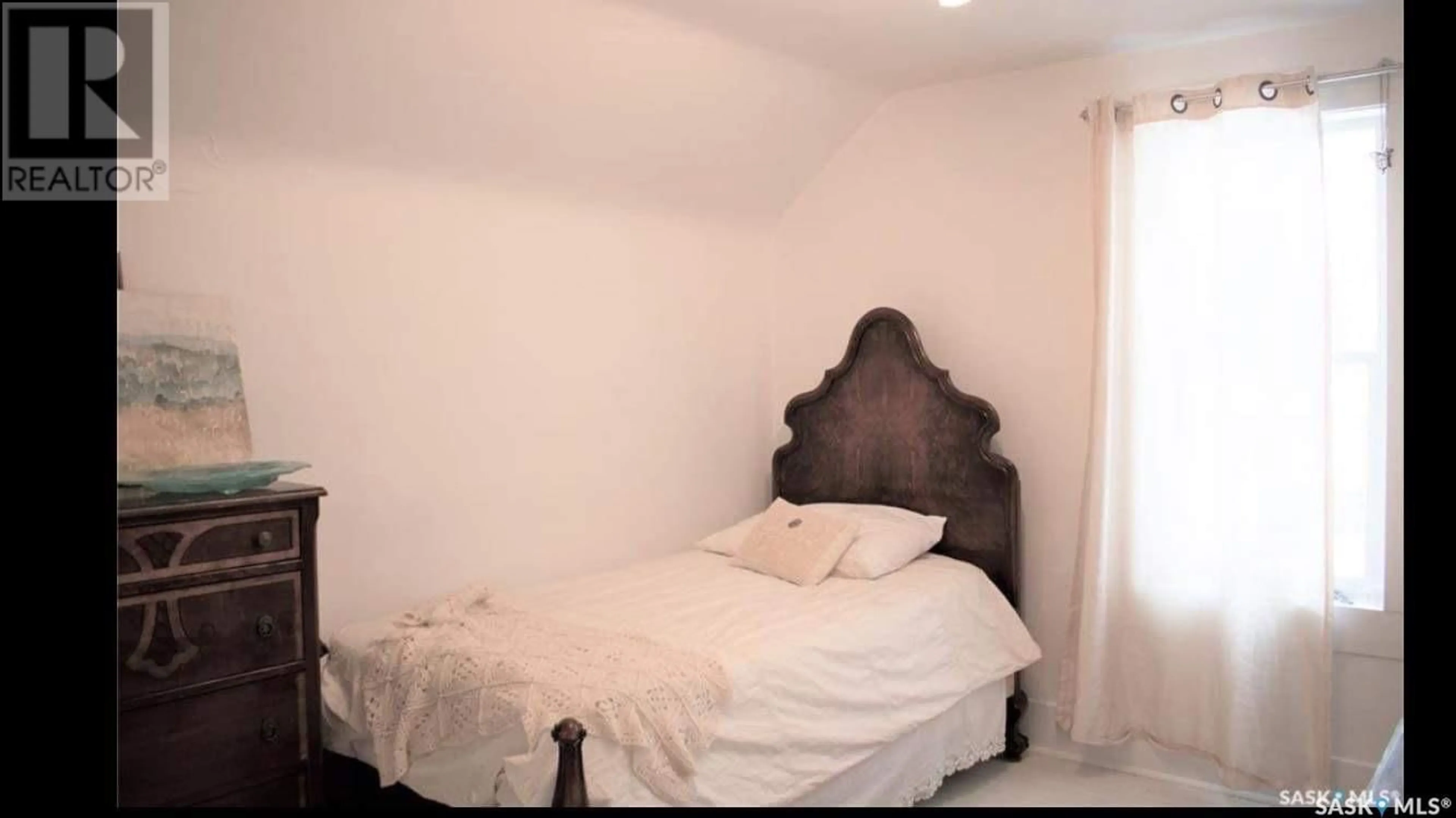 A pic of a room for 1565 ROBINSON STREET, Regina Saskatchewan S4T2Z1