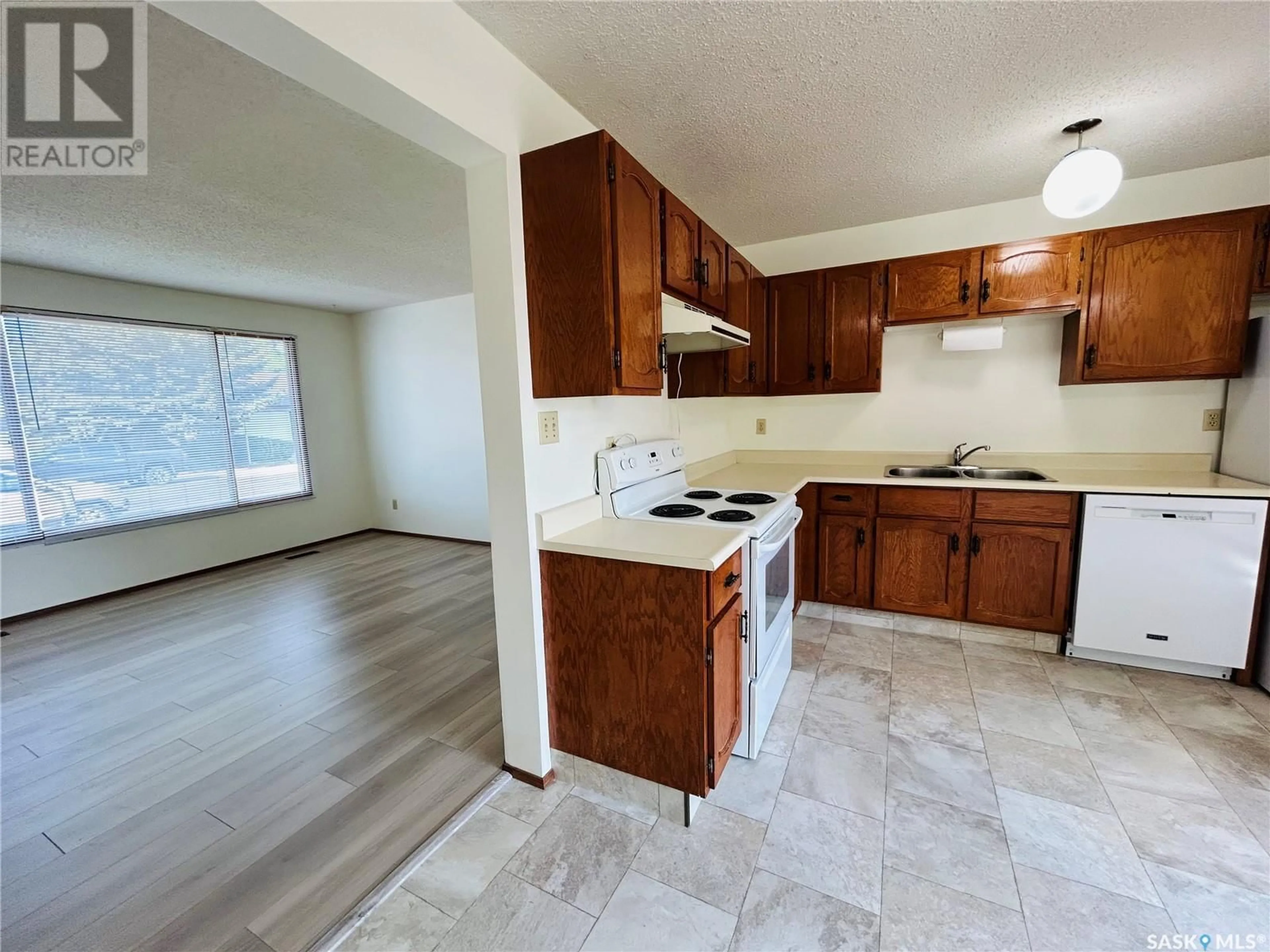 Unknown for 324-322 COCHIN CRESCENT, Saskatoon Saskatchewan S7K4T4