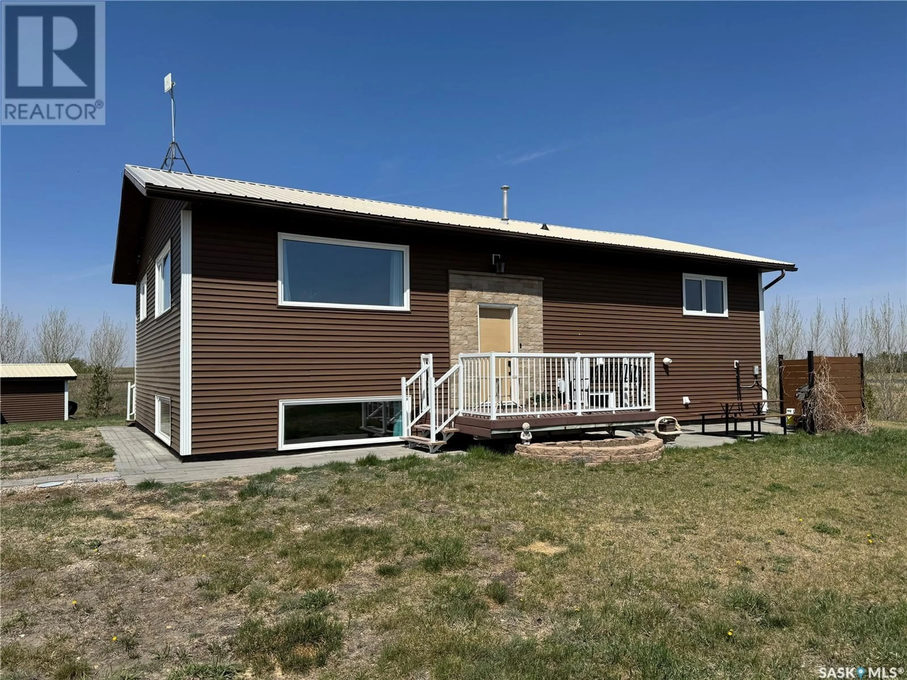 Home with vinyl exterior material, building for 32.78 acres - BUZILA ACREAGE, Longlaketon Rm No. 219 Saskatchewan S0G0W0