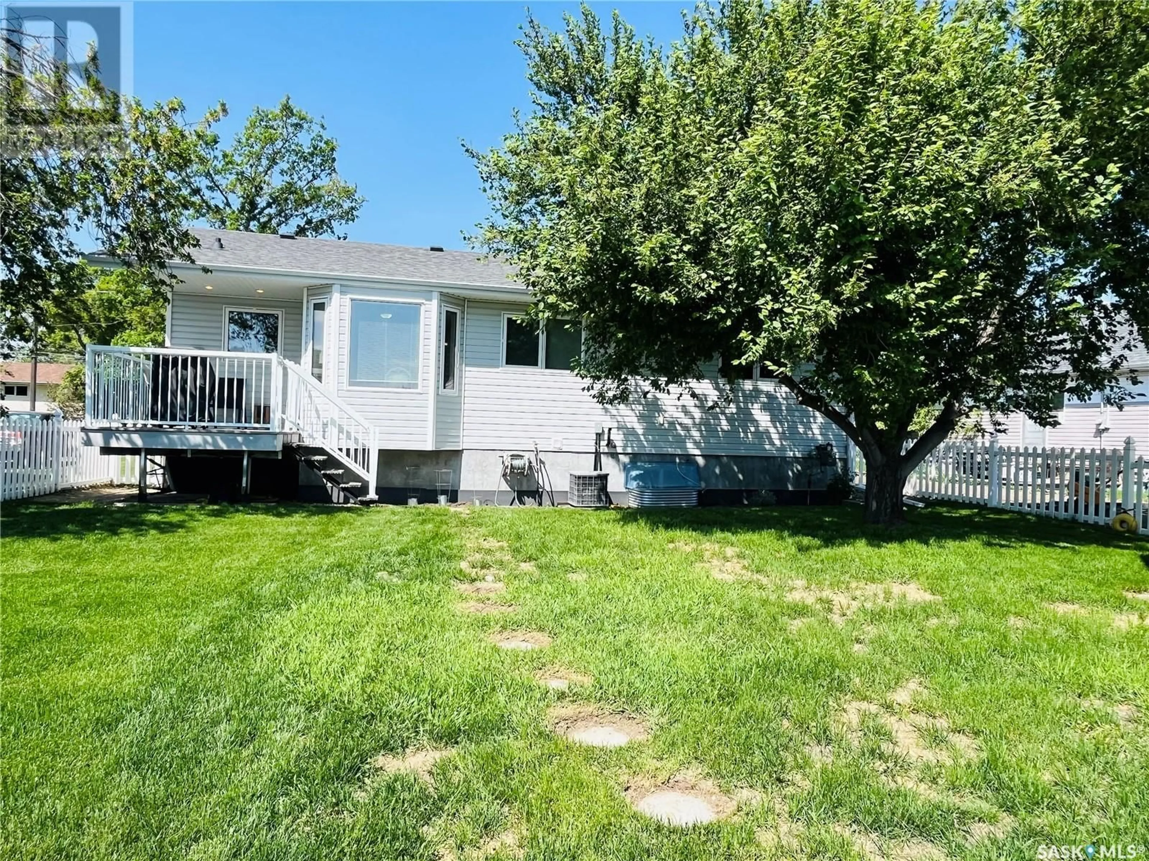 A pic from outside/outdoor area/front of a property/back of a property/a pic from drone, street for 43 14TH AVENUE, Swift Current Saskatchewan S9H3S3