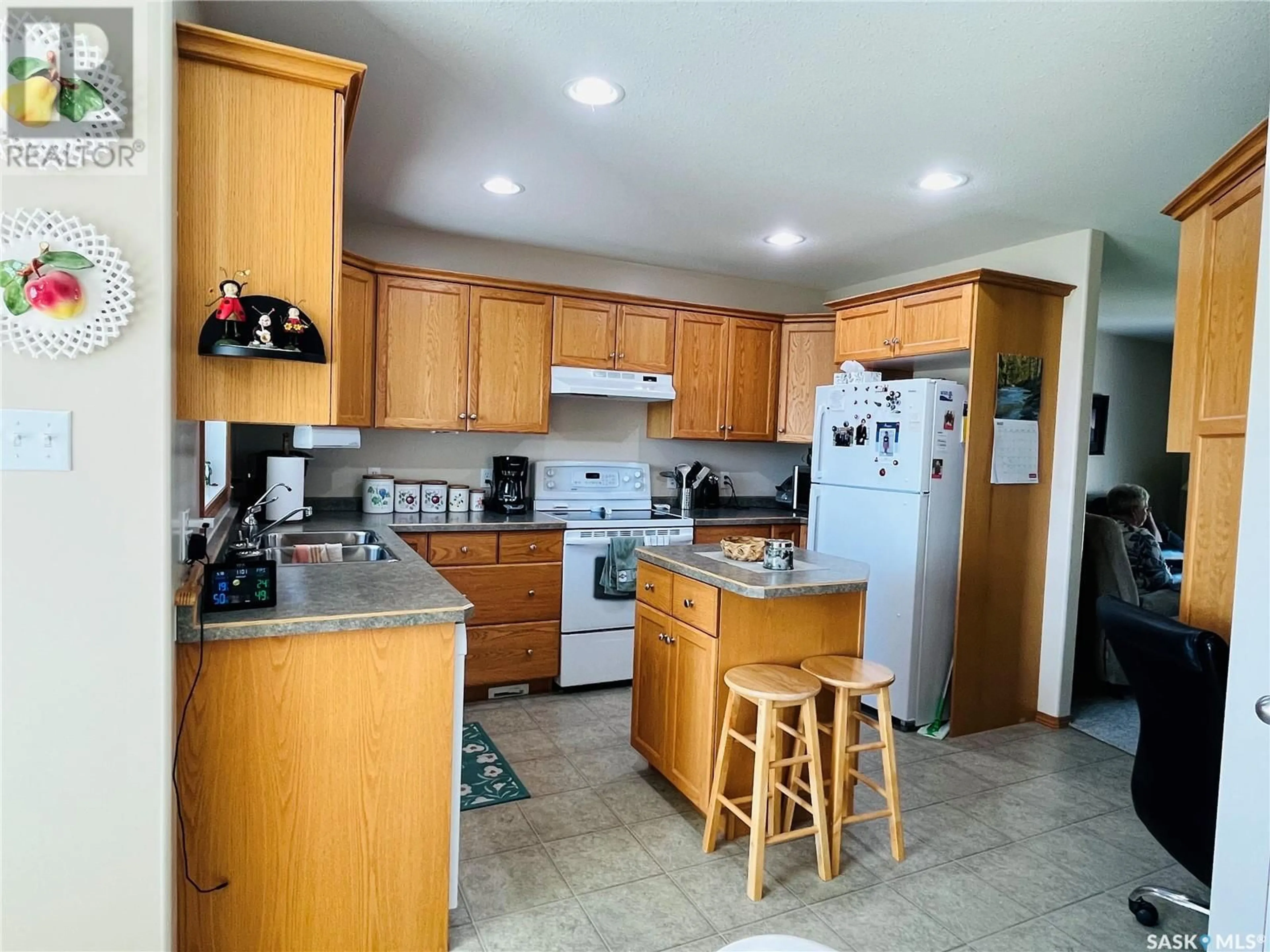 Standard kitchen, unknown for 43 14TH AVENUE, Swift Current Saskatchewan S9H3S3