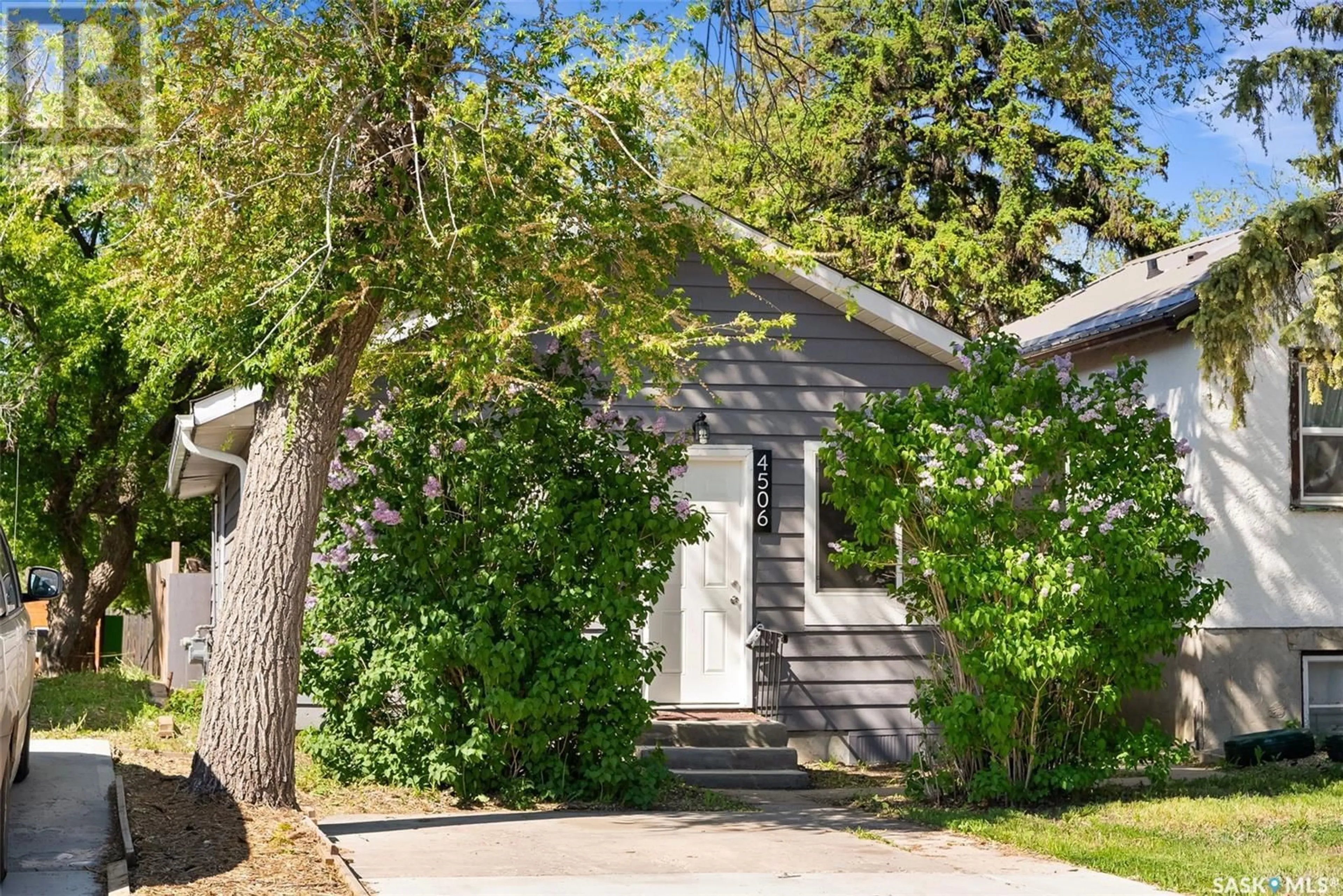 Home with vinyl exterior material, street for 4506 2ND AVENUE, Regina Saskatchewan S4R0Y4
