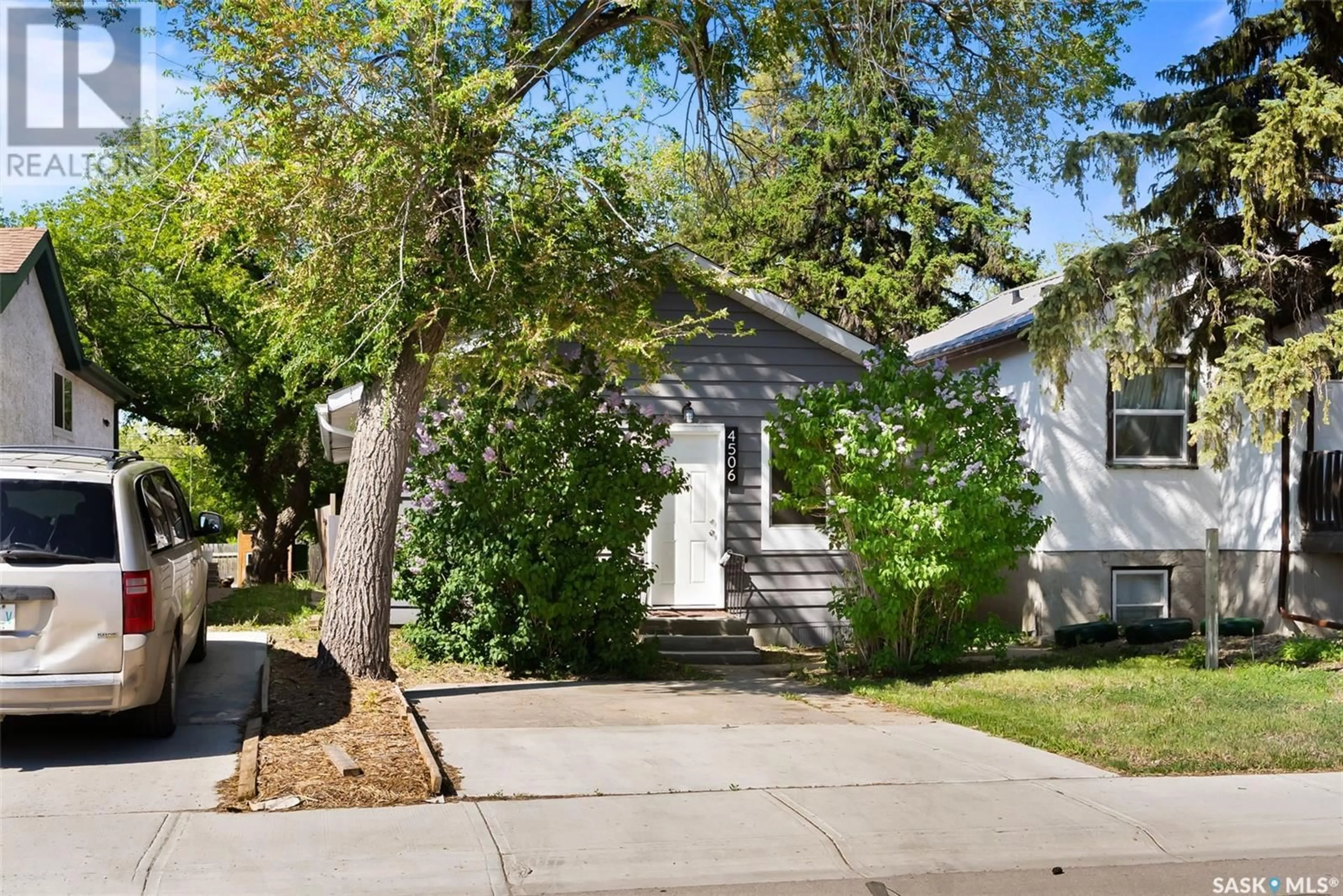 Home with vinyl exterior material, street for 4506 2ND AVENUE, Regina Saskatchewan S4R0Y4