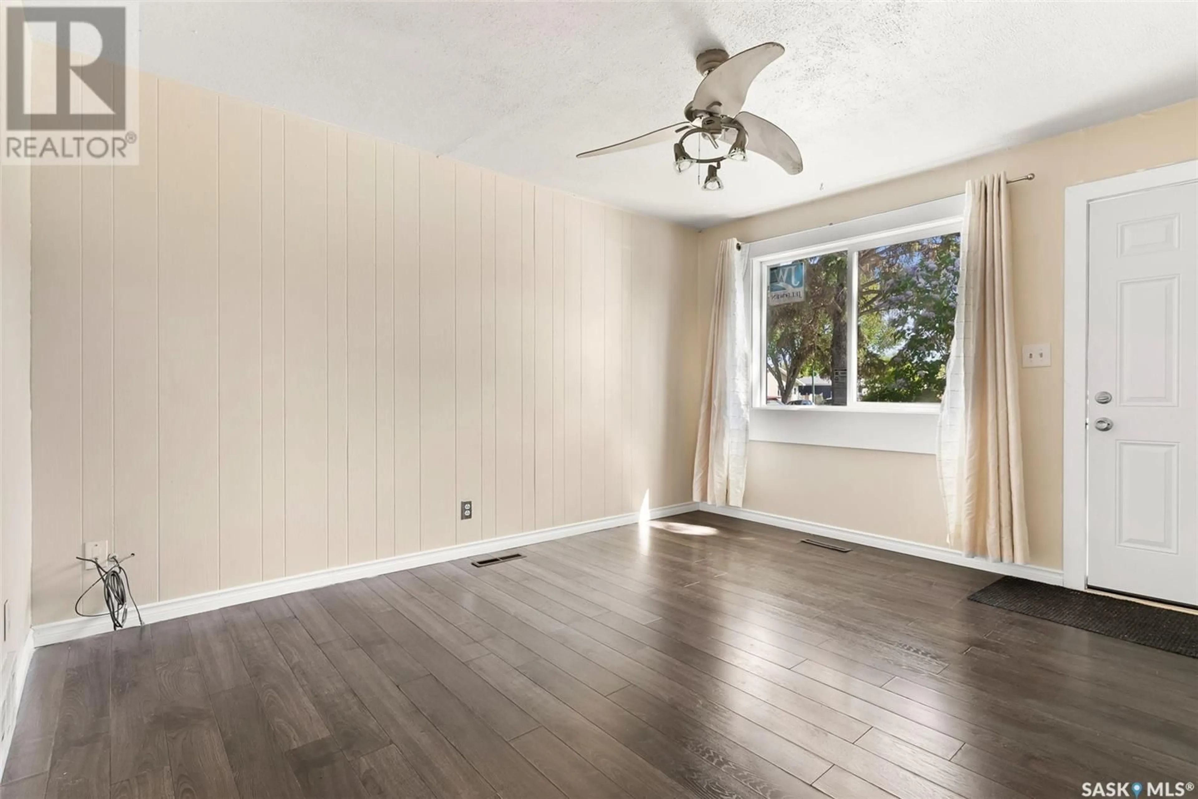 A pic of a room for 4506 2ND AVENUE, Regina Saskatchewan S4R0Y4