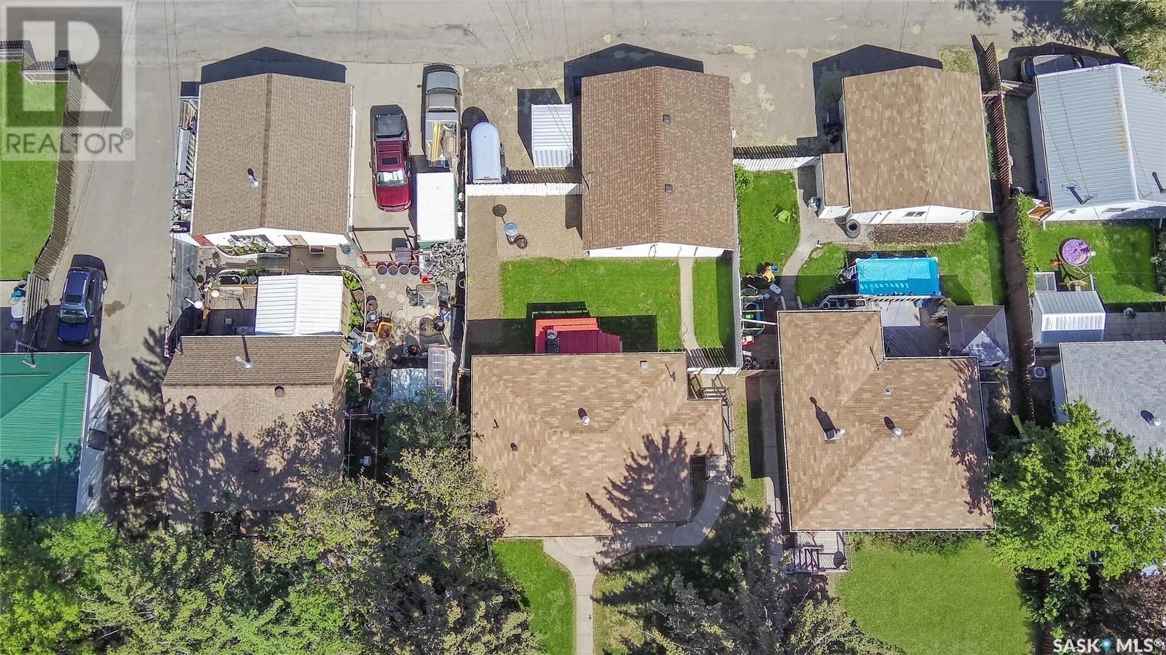 A pic from outside/outdoor area/front of a property/back of a property/a pic from drone, street for 355 8TH AVENUE, Swift Current Saskatchewan S9H0Z9