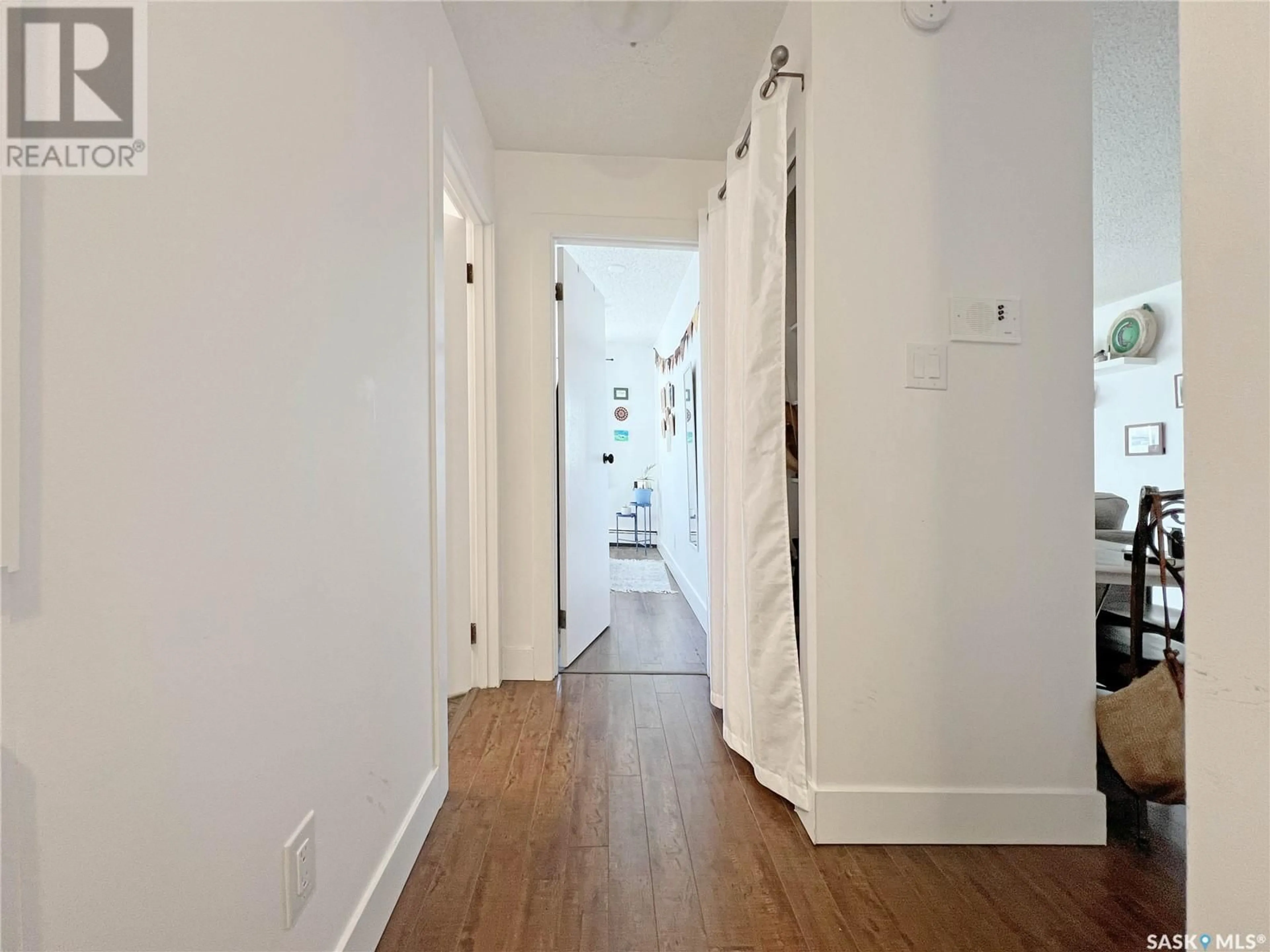 Indoor entryway for N - 407 512 4TH AVENUE, Saskatoon Saskatchewan S7K2M7