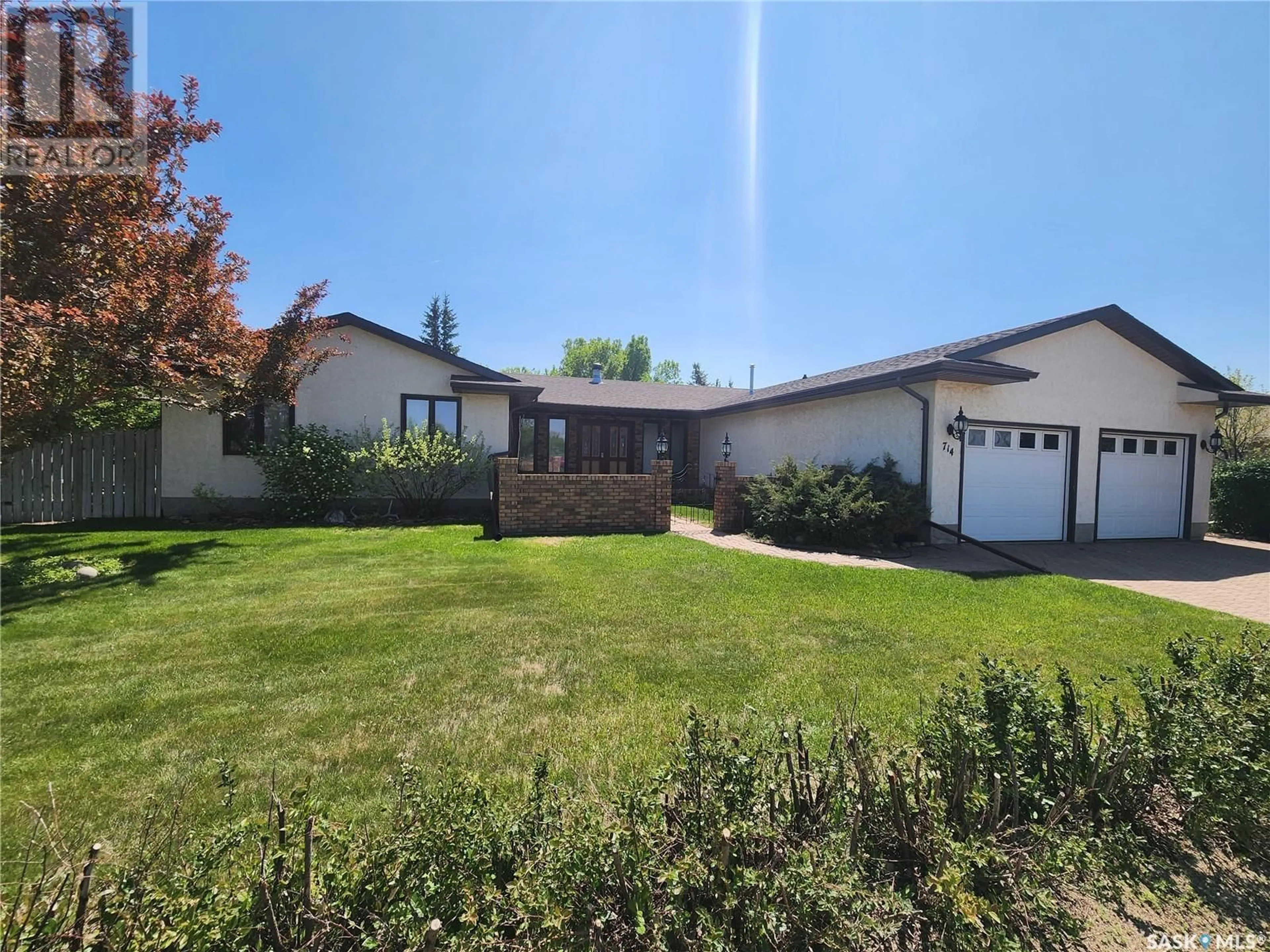 Home with vinyl exterior material, street for 714 RAILWAY AVENUE, Bienfait Saskatchewan S0C0M0