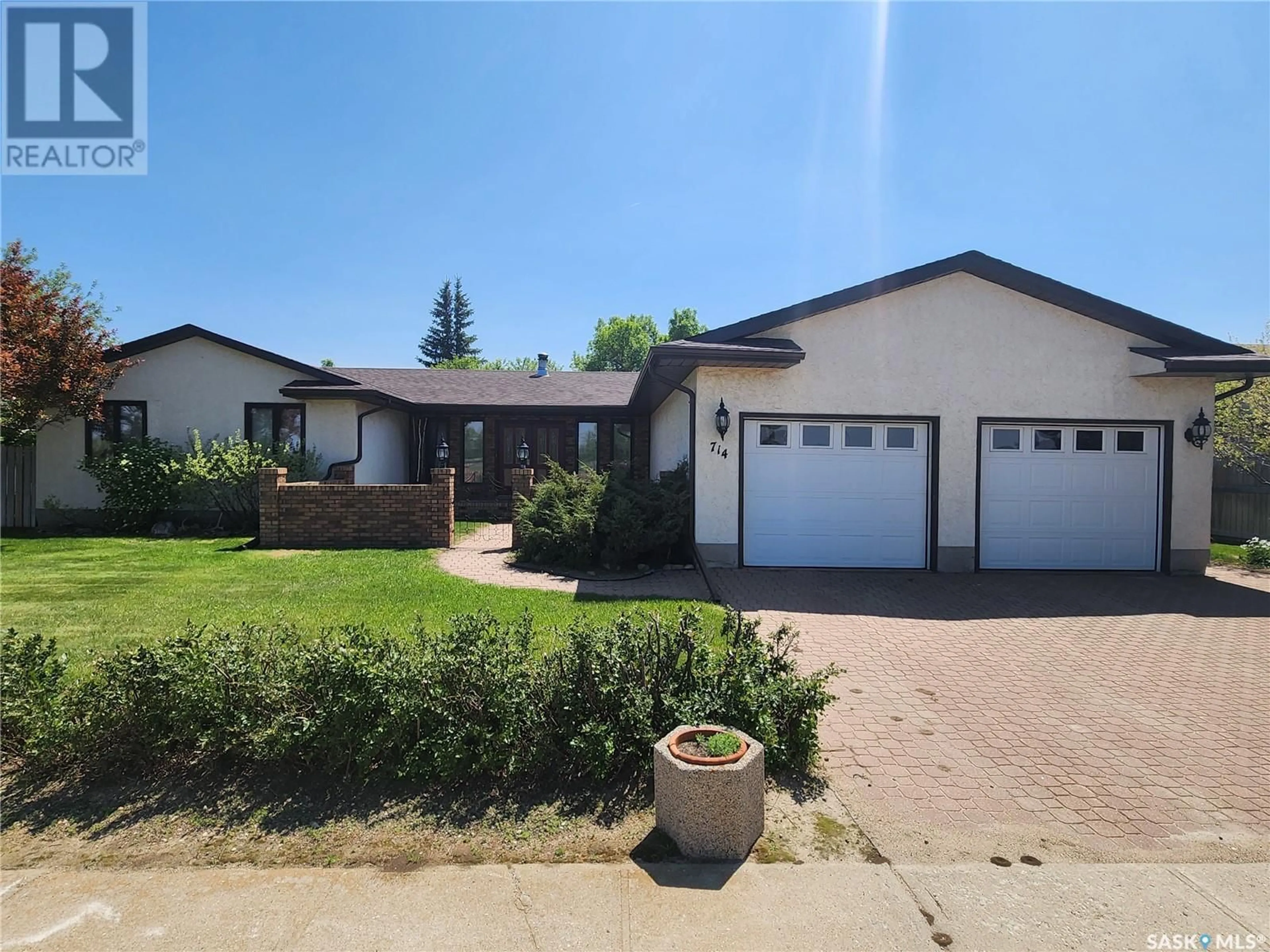 Home with vinyl exterior material, street for 714 RAILWAY AVENUE, Bienfait Saskatchewan S0C0M0