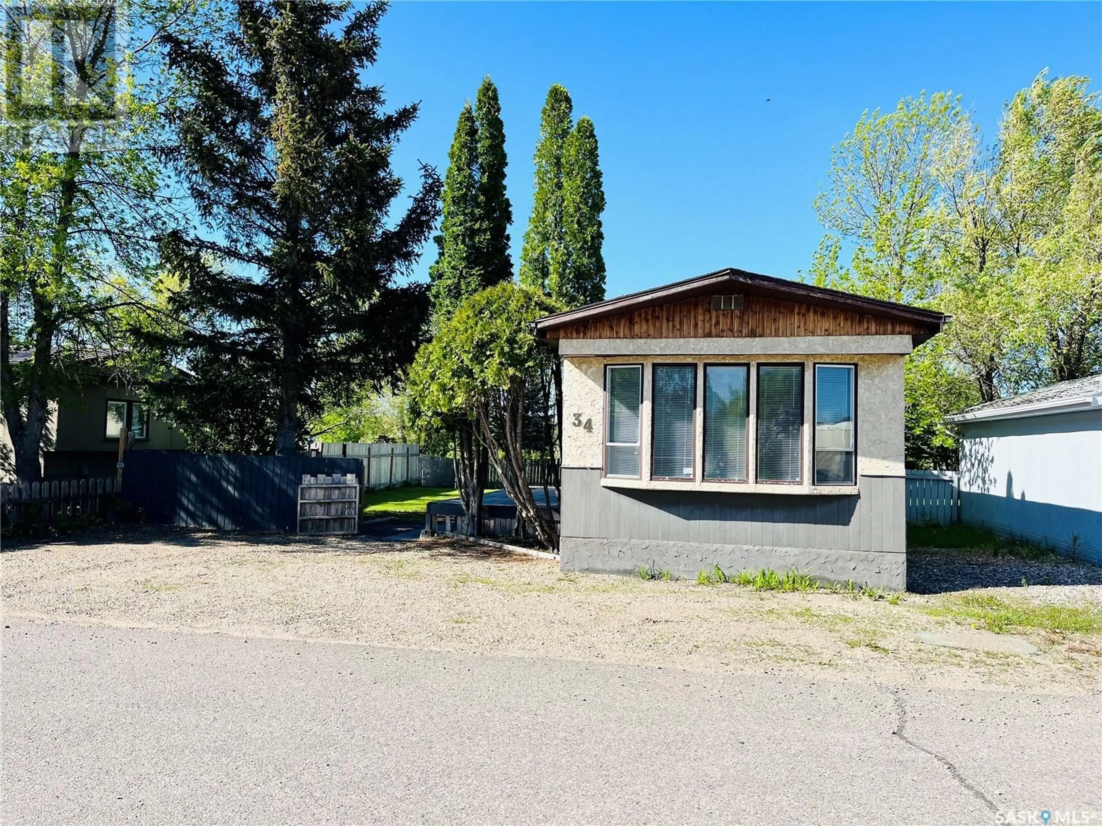 Shed for 34 ROYAL HEIGHTS, Estevan Saskatchewan S4A2T8