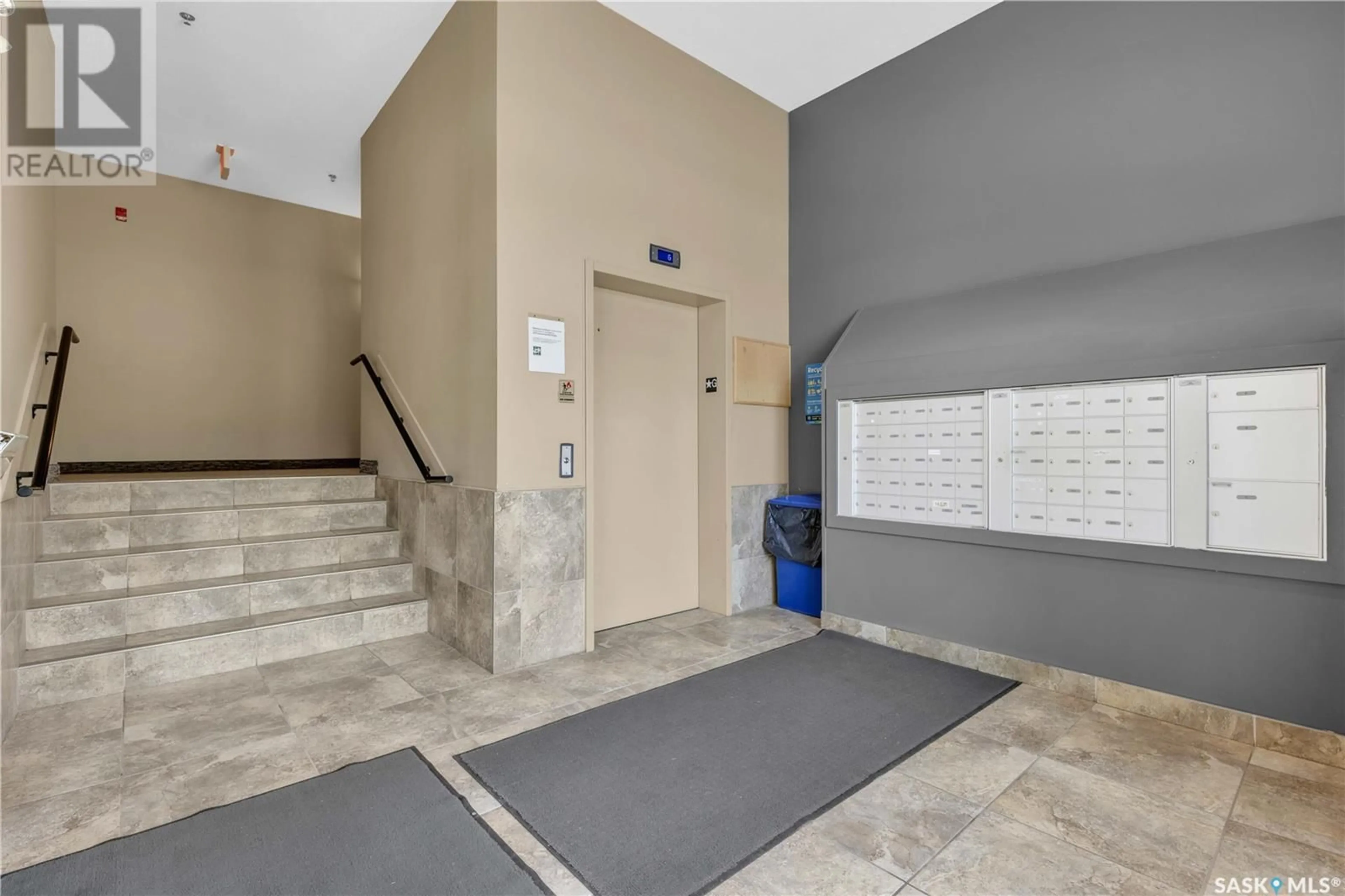 Indoor foyer for 706 - 303 HART ROAD, Saskatoon Saskatchewan S0K1A0