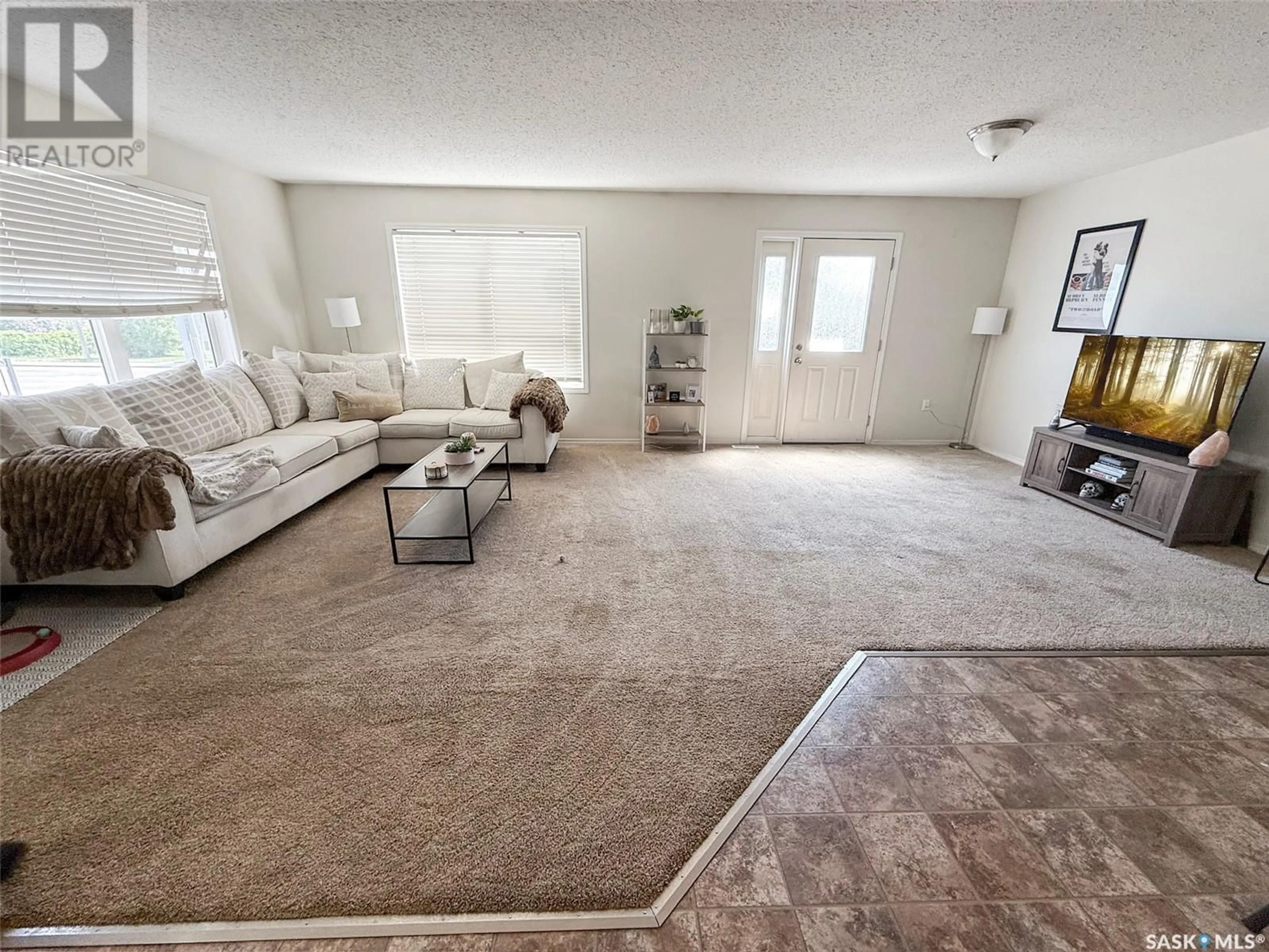 Living room with furniture, carpet floor for 16 - 1275 RAILWAY STREET, Swift Current Saskatchewan S9H5P3