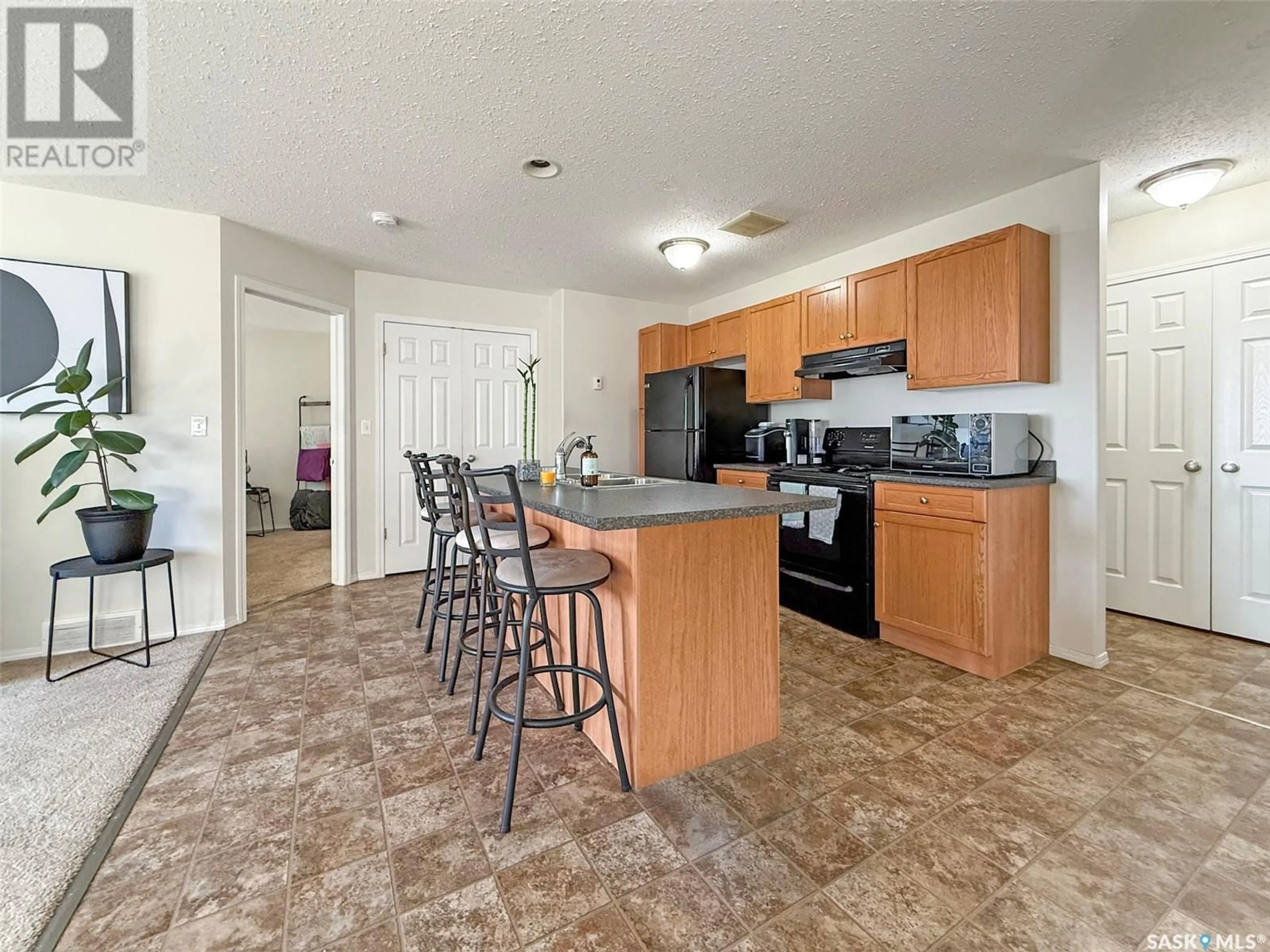 Standard kitchen, unknown for 16 - 1275 RAILWAY STREET, Swift Current Saskatchewan S9H5P3