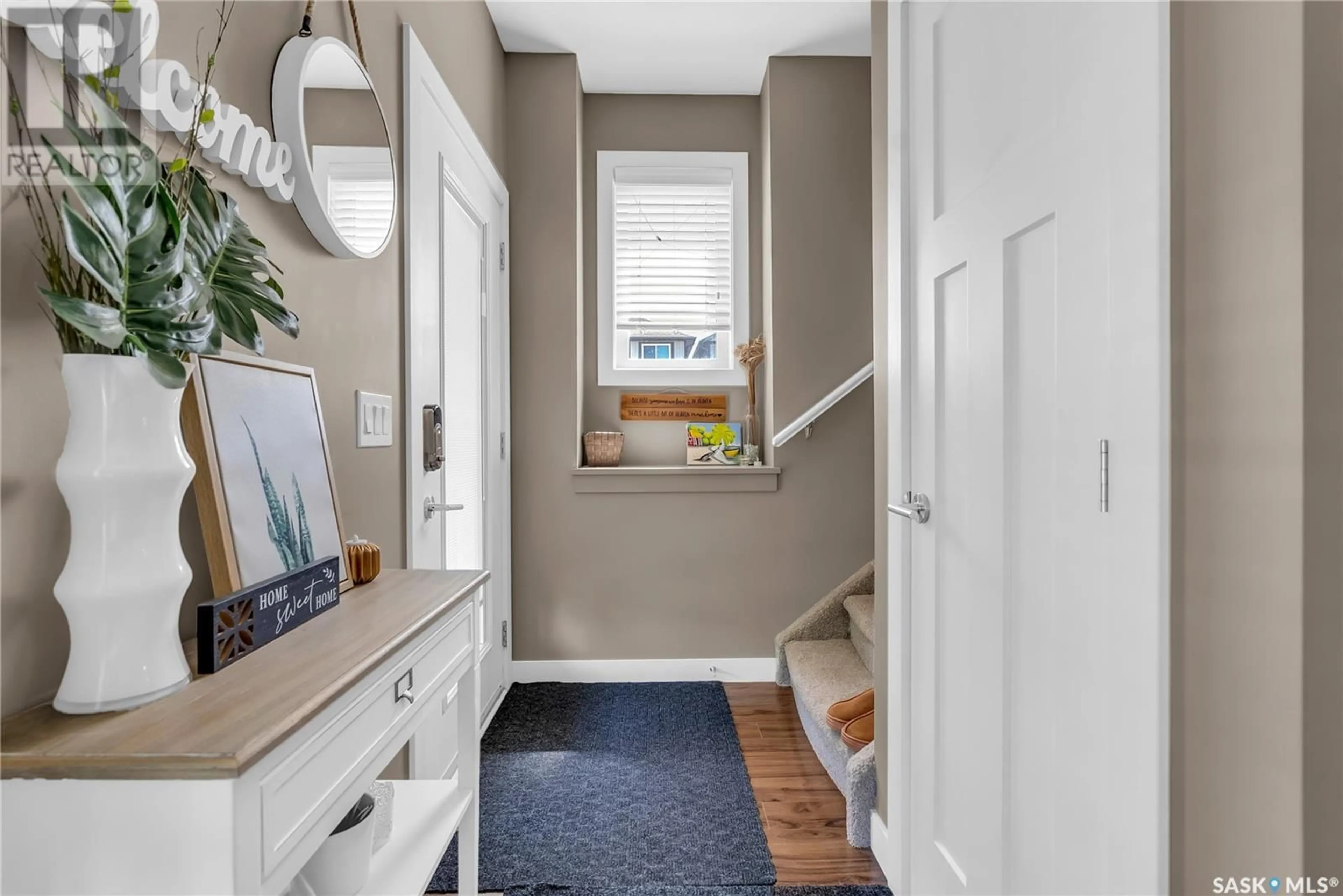 Indoor entryway for N - 176 ROSEWOOD GATE, Saskatoon Saskatchewan S7V0J1