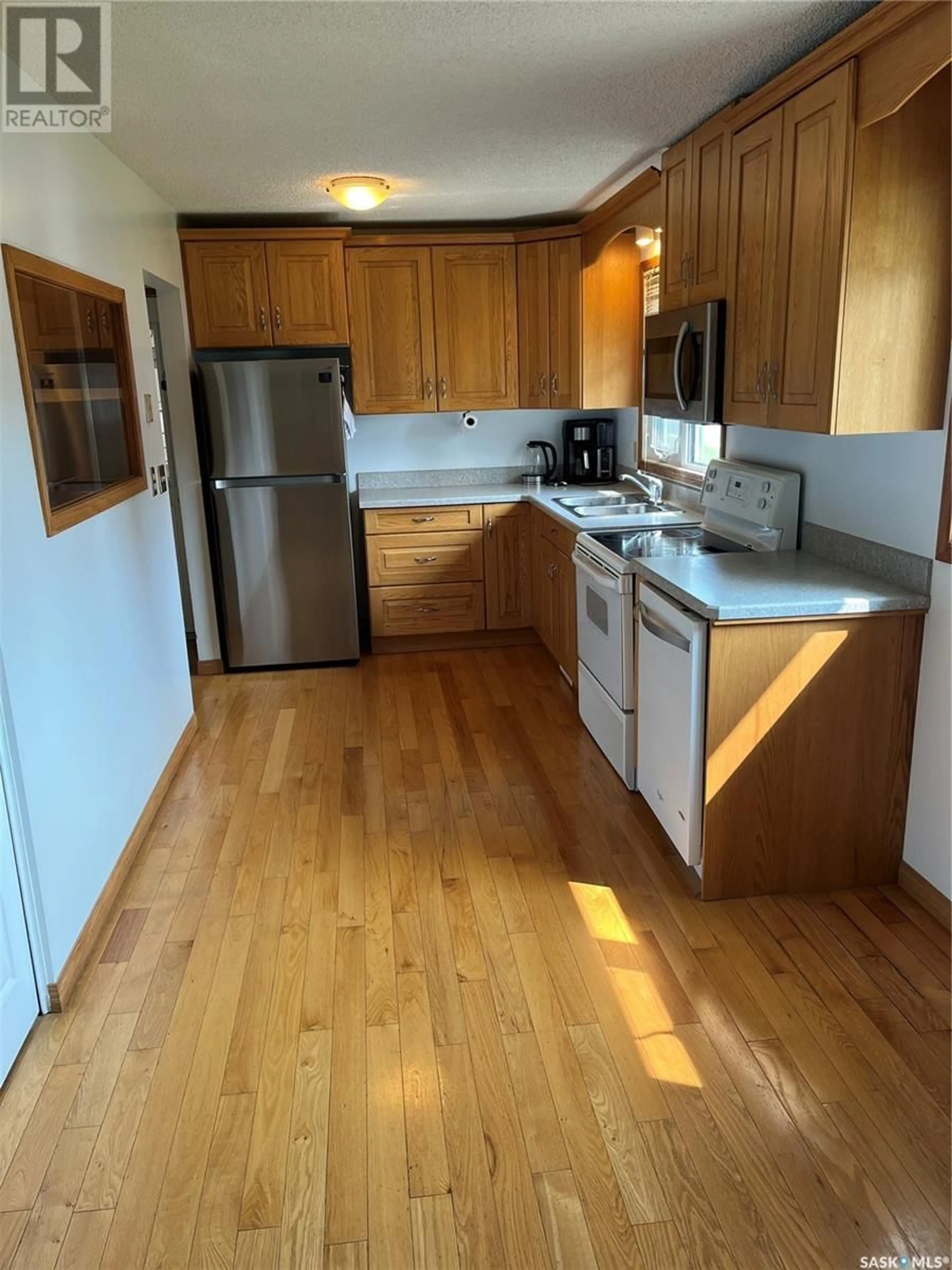 Standard kitchen, wood/laminate floor for 215 17TH STREET, Weyburn Saskatchewan S4H2P1