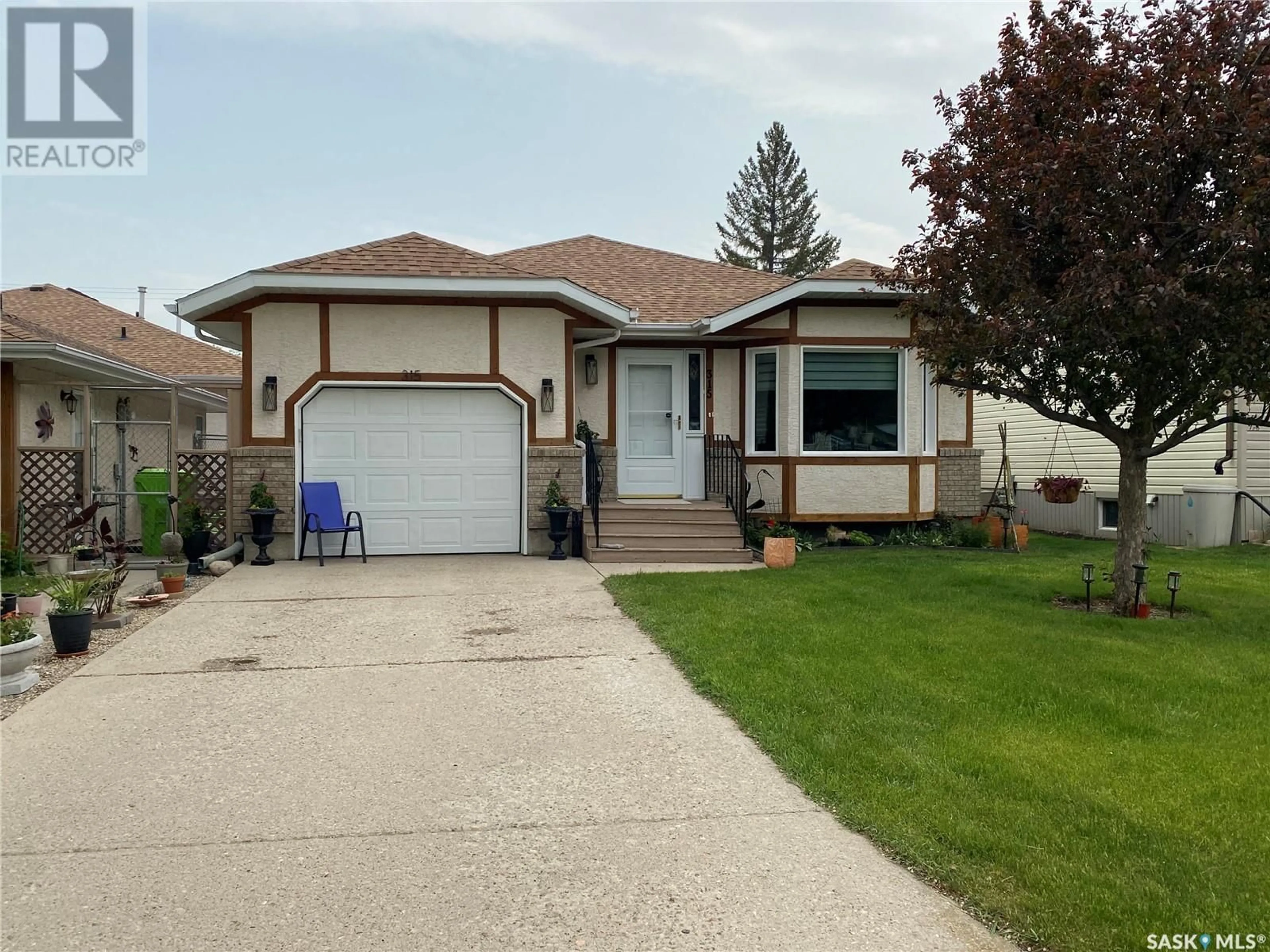 Home with vinyl exterior material, street for 315 HUDSON AVENUE, Fort Qu'Appelle Saskatchewan S0G1S0
