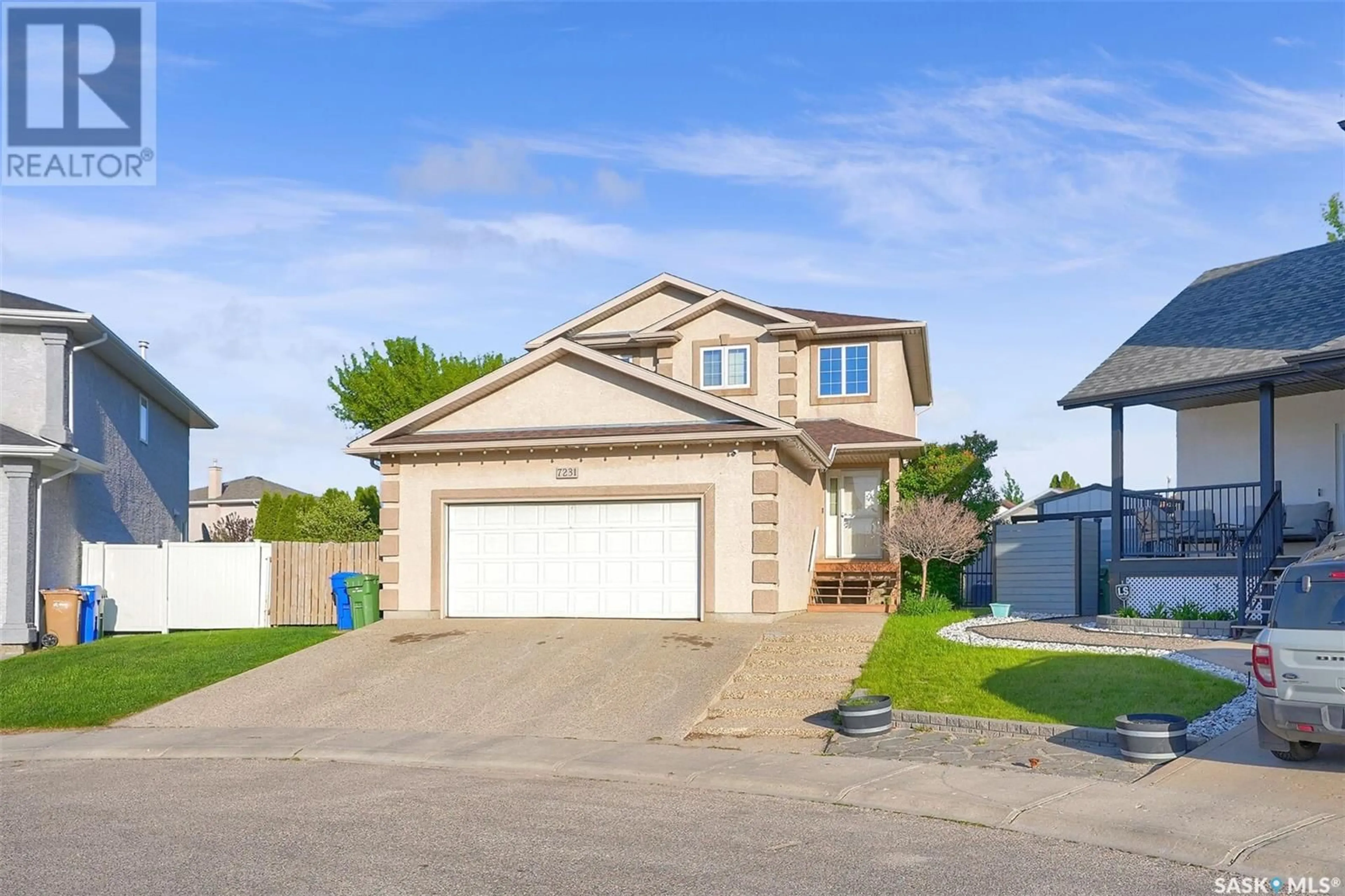 Home with vinyl exterior material, street for 7231 MAPLE VIEW CRESCENT, Regina Saskatchewan S4X4S3